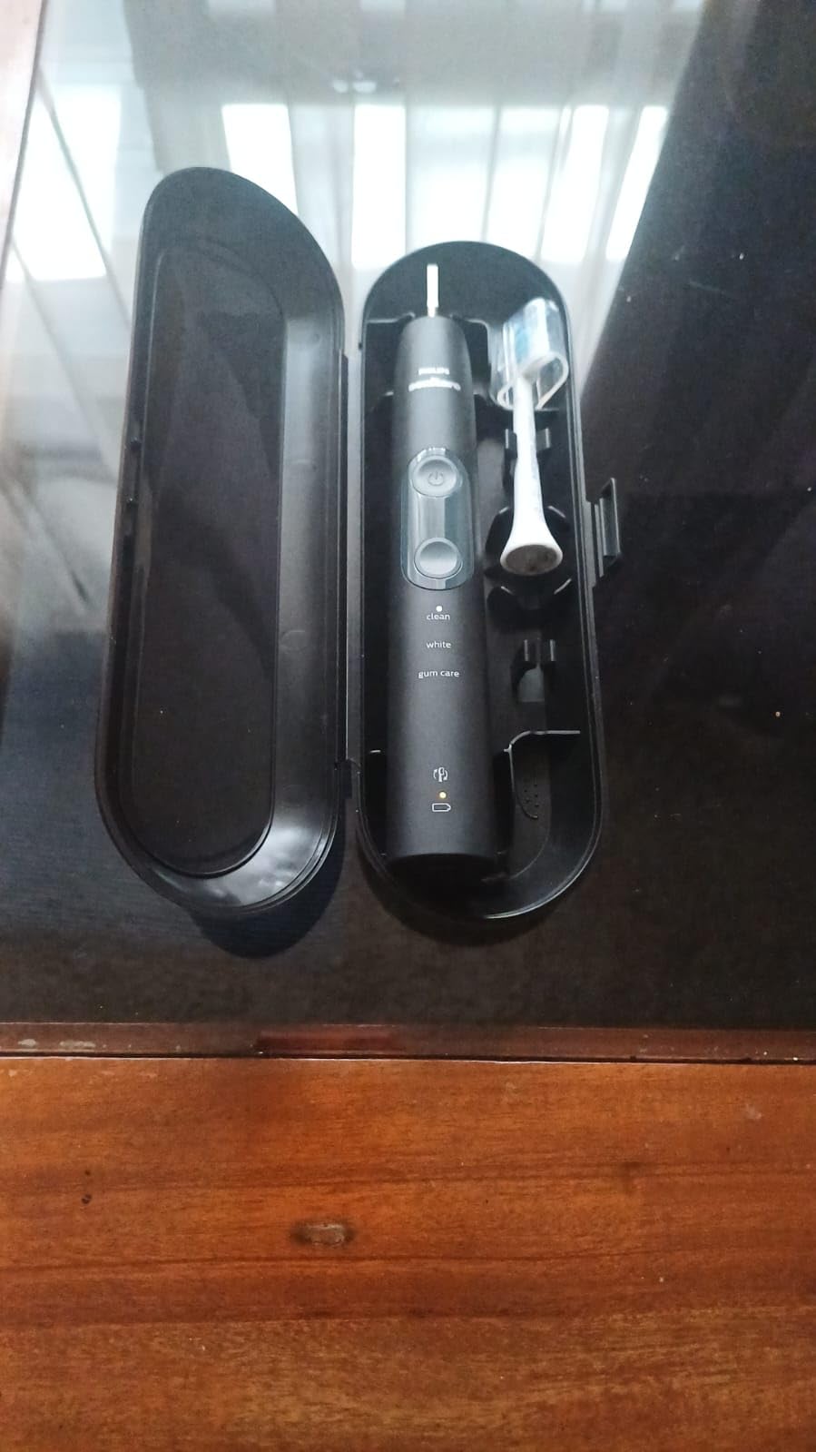 Philips Sonicare ProtectiveClean 5300 Rechargeable Electric Toothbrush, with Pressure Sensor, 3 Cleaning Modes, SmarTimer and QuadPacer, with 2 Bonus Brush Heads, Travel Case, Black, Model HX6423/34 - Customer Photo 1