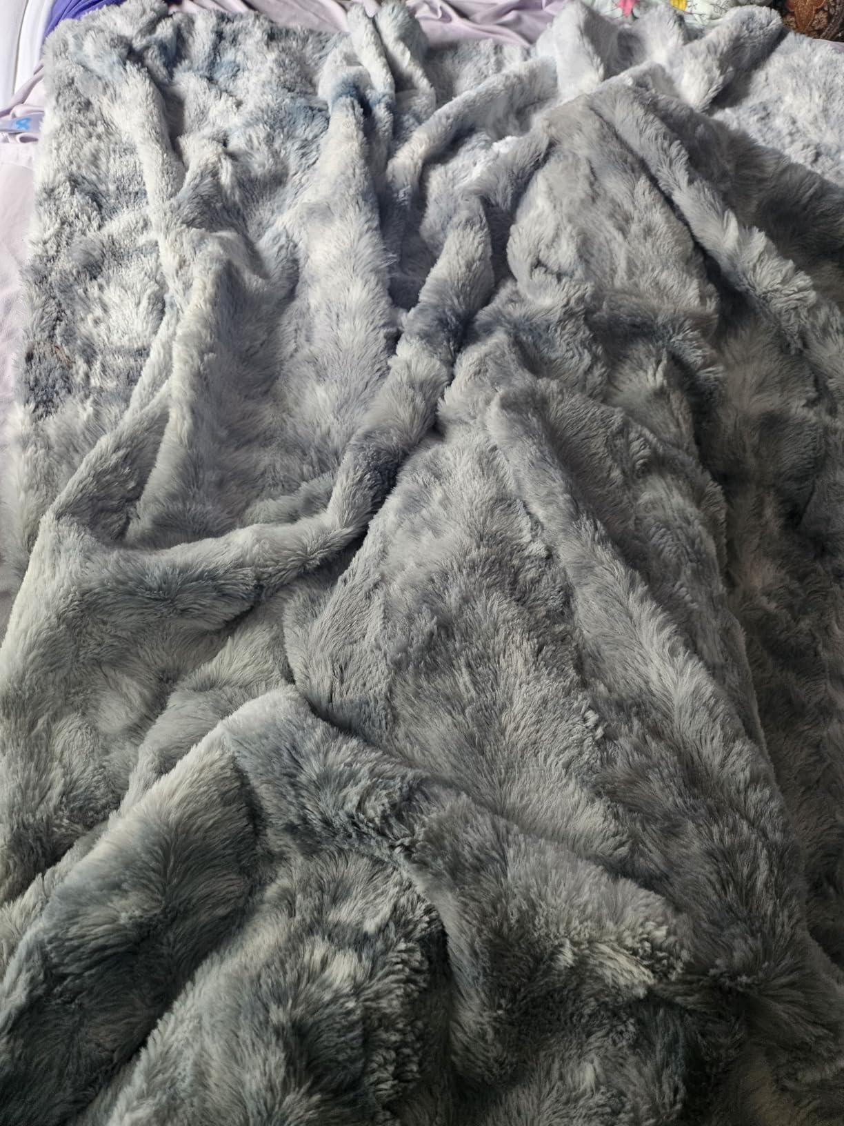 Everlasting Comfort Soft & Comfortable Gray Faux Fur Throw Blanket for Couch - (50