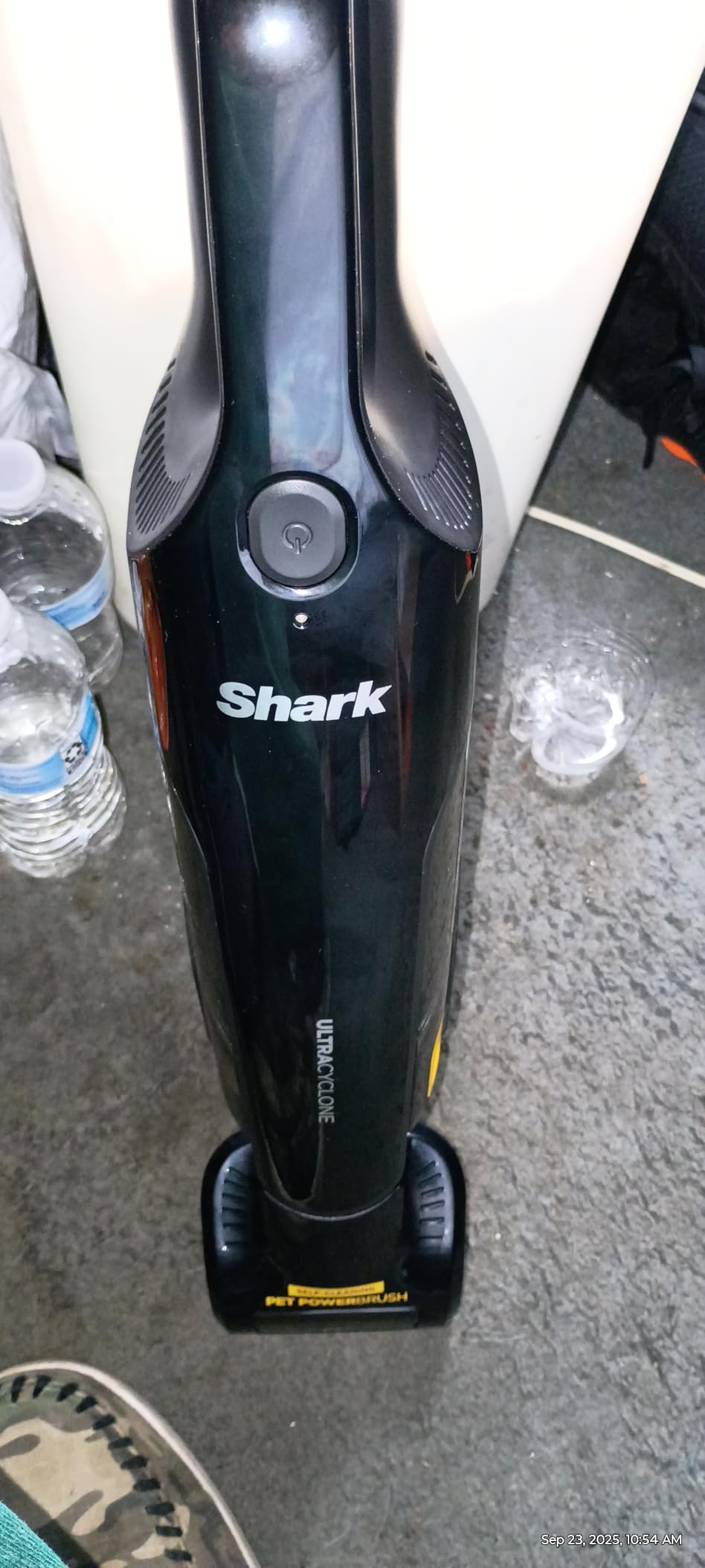 Shark UltraCyclone Pet Pro Plus Cordless Hand Vacuum, Powerful Suction, Handheld Vacuum for Car & Home, Pet Power Brush, Crevice Tool, Scrubbing Brush, XL Dust Cup, Black, CH951 customer photo 2