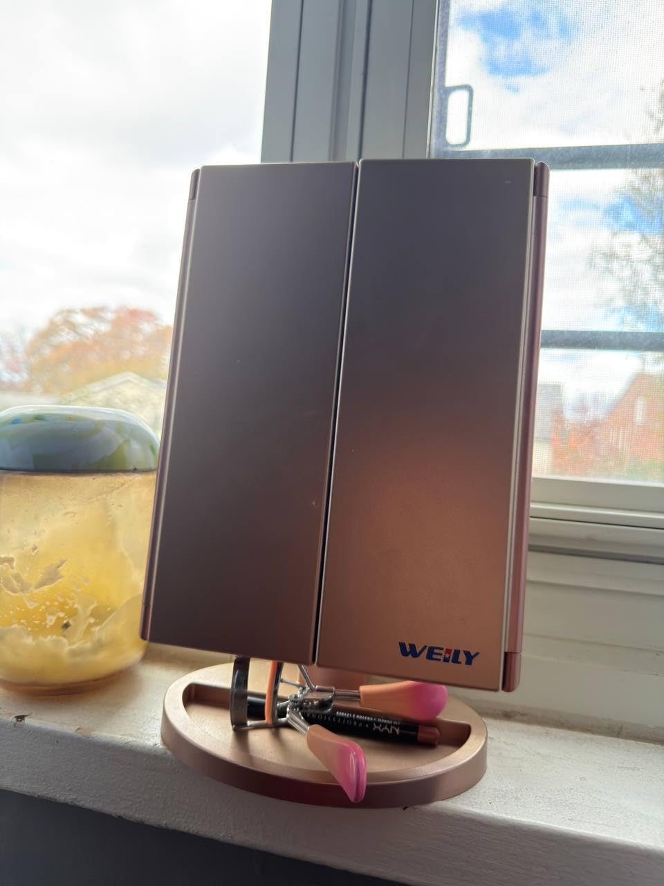 WEILY Makeup Mirror with 21 LED Lights,Two Power Supply Modes, Adjustable Touch Screen and 1x/2x/3x Magnification Tri-Fold Vanity Mirror,Chargeable Travel Cosmetic Mirror for Desktop (Black) - Customer Photo 2