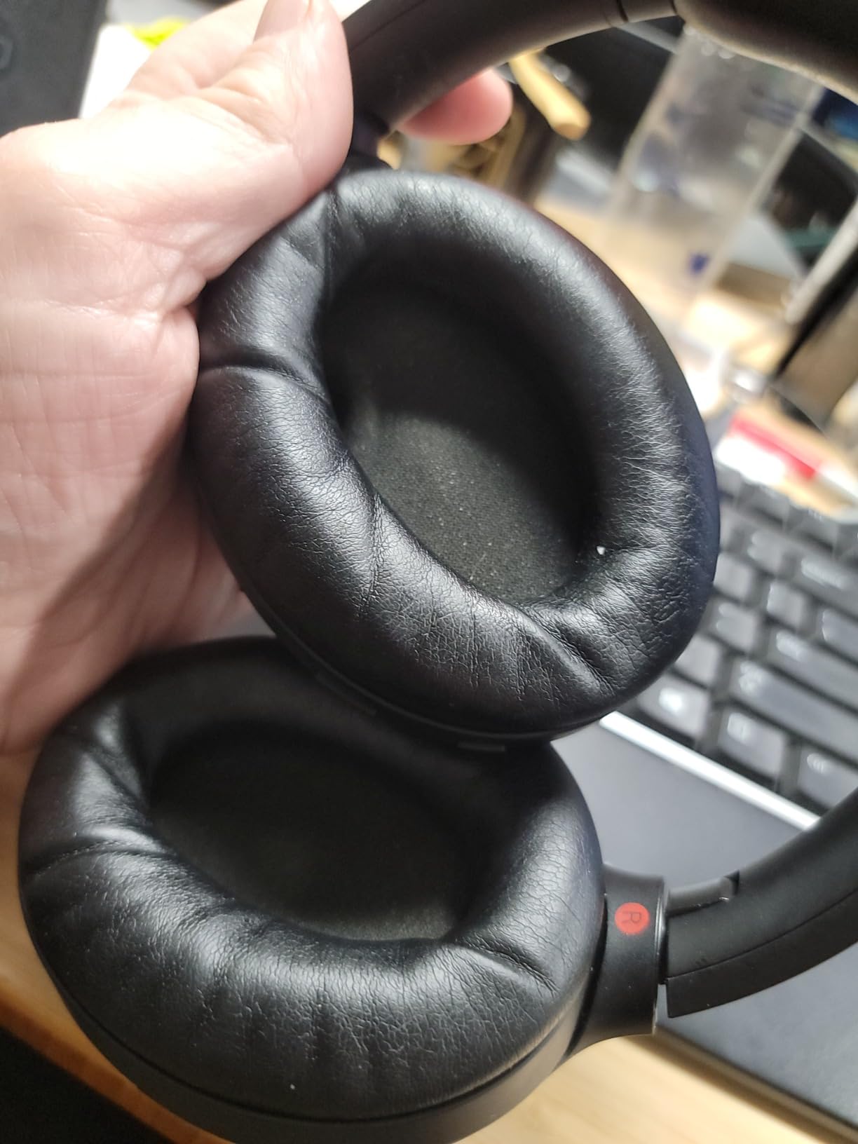 WH-1000XM4 Wireless Premium Noise Canceling Overhead Headphones with Mic for Phone-Call and Alexa Voice Control, Silver WH1000XM4 Customer Review WH-1000XM4 Wireless Premium Noise Canceling Overhead Headphones with Mic for Phone-Call and Alexa Voice Control, Silver WH1000XM4 - Customer Photo 1