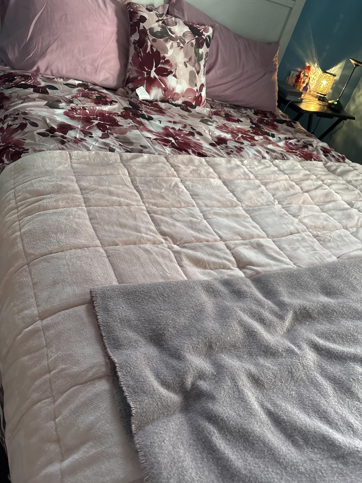 Uttermara Weighted Blanket Twin 15 Pounds, Adult Weighted Blankets with Soft Plush Flannel Fleece & Cozy Warm Sherpa for Couch Bed, Heavy Blanket Great for Calming and Relax, Grey 48x72 Inches - Customer Photo 2