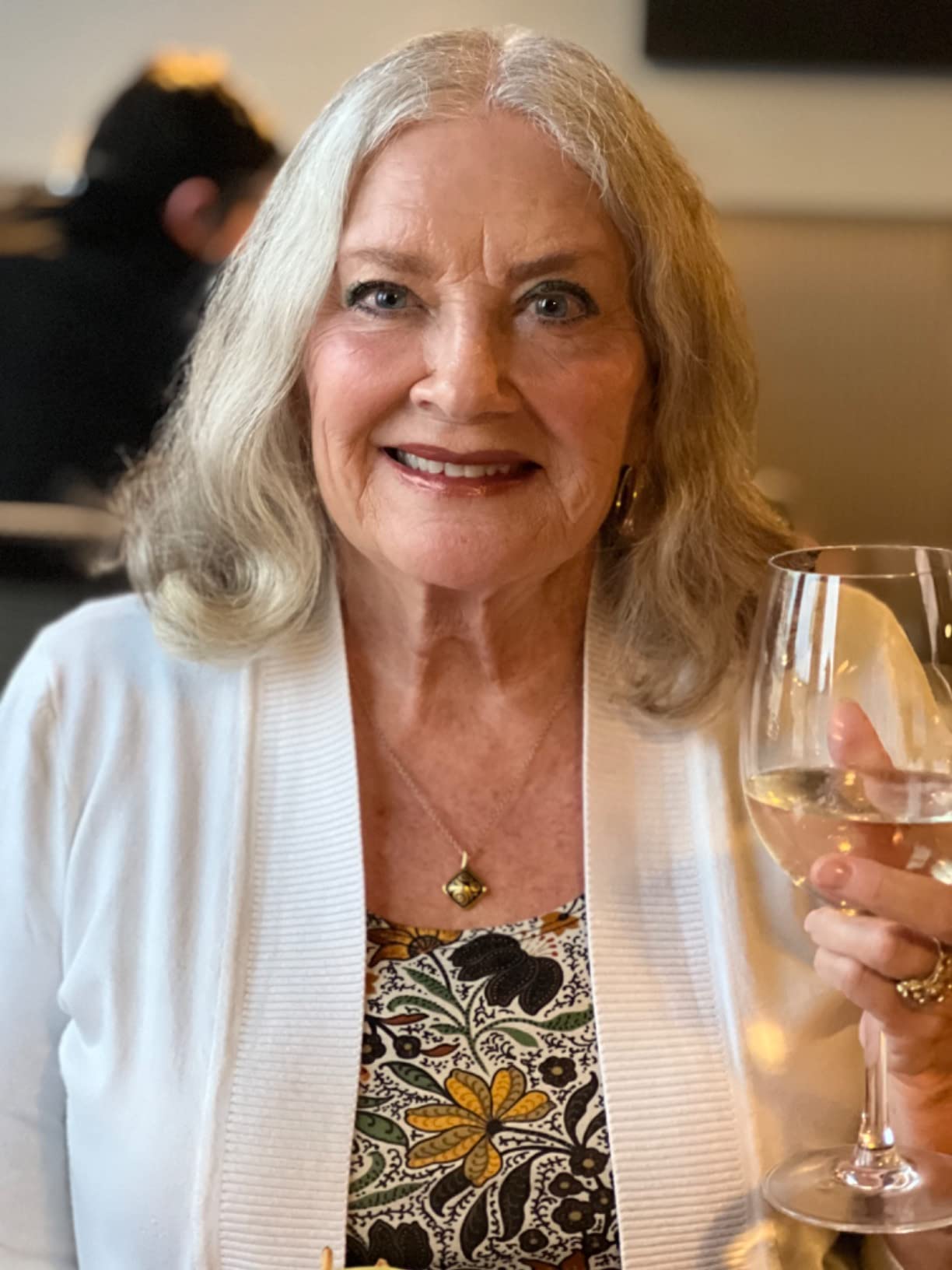 Renergie Lift Makeup Foundation - Lightweight & Hydrating Formula, Medium-Full Coverage, SPF 27, Anti-Aging, Lifting & Firming, Up to 12H Wear - Customer Photo 3