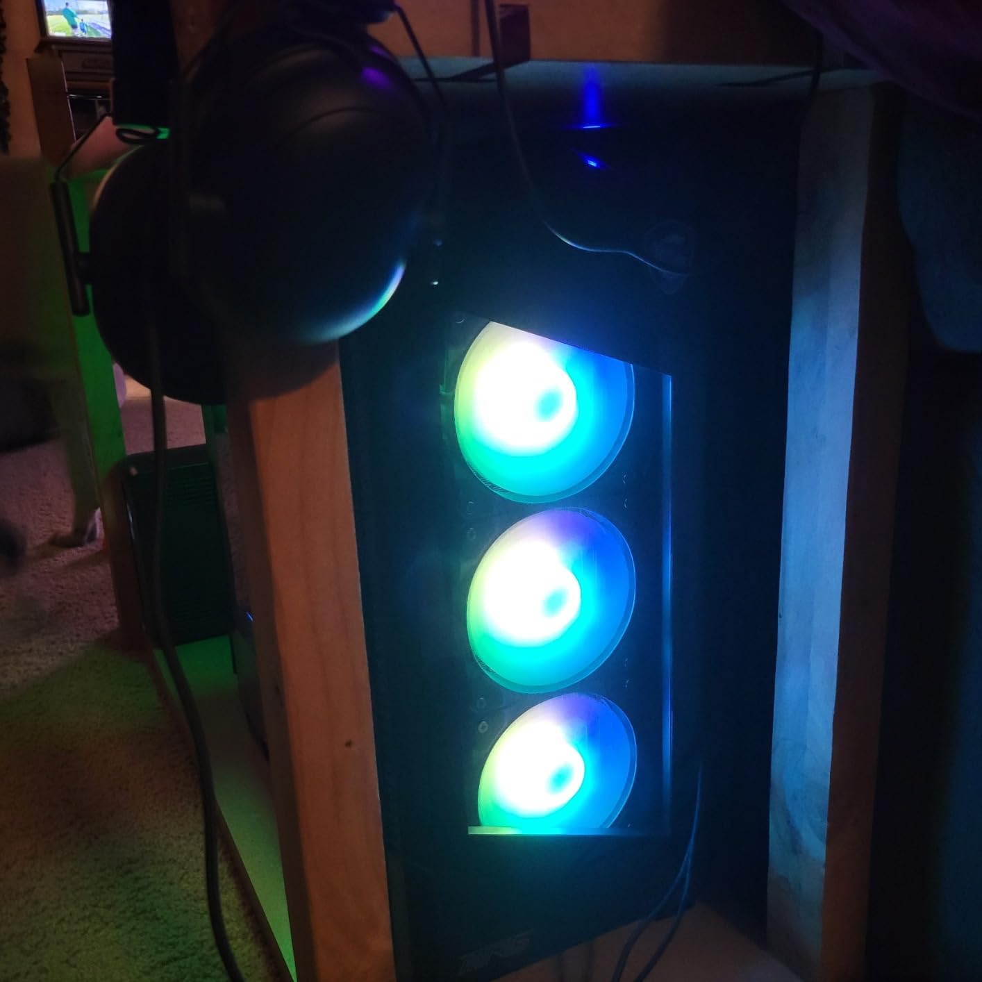 MSI MPG GUNGNIR 110R - Premium Mid-Tower Gaming PC Case - Tempered Glass Side Panel - 4 x ARGB 120mm Fans - Liquid Cooling Support up to 360mm Radiator - Two-Tone Design - Customer Photo 1