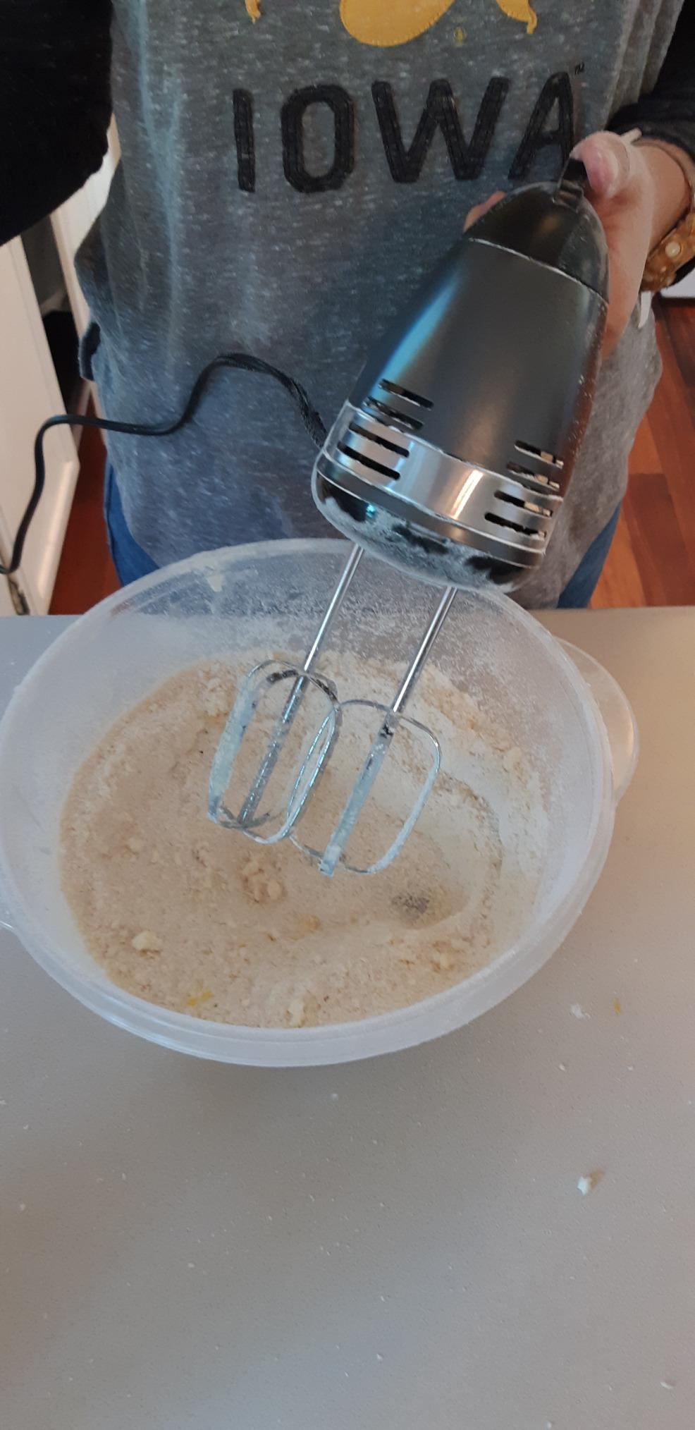 Mueller Electric Hand Mixer, 5 Speed 250W Turbo with Snap-On Storage Case and 4 Stainless Steel Accessories for Easy Whipping, Mixing Cookies, Brownies, Cakes, and Dough Batters Customer Review Mueller Electric Hand Mixer, 5 Speed 250W Turbo with Snap-On Storage Case and 4 Stainless Steel Accessories for Easy Whipping, Mixing Cookies, Brownies, Cakes, and Dough Batters - Customer Photo 3