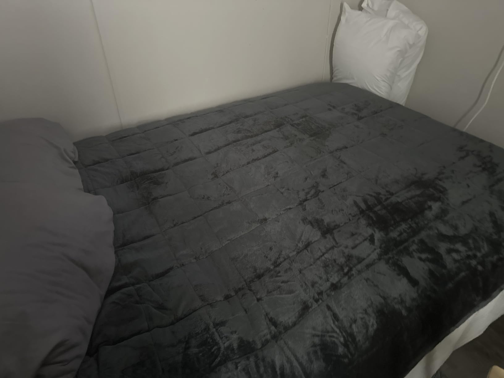 Alomidds Weighted Blanket Queen Size 15lbs 60 x 80 inches,Adult Weighted Blankets with Soft Plush Fleece,Fluffy Thick Warm Sherpa & Cozy Flannel Heavy Blanket for Sofa Bed,Forest Green - Customer Photo 1