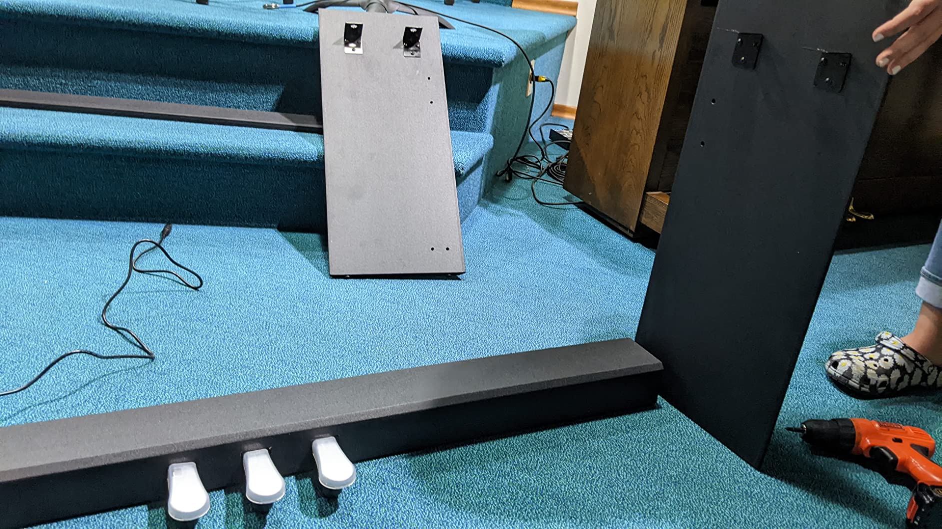 Donner DEP-20 Beginner Digital Piano 88 Key Full Size Weighted Keyboard, Portable Electric Piano with Furniture Stand, 3-Pedal Unit - Customer Photo 4