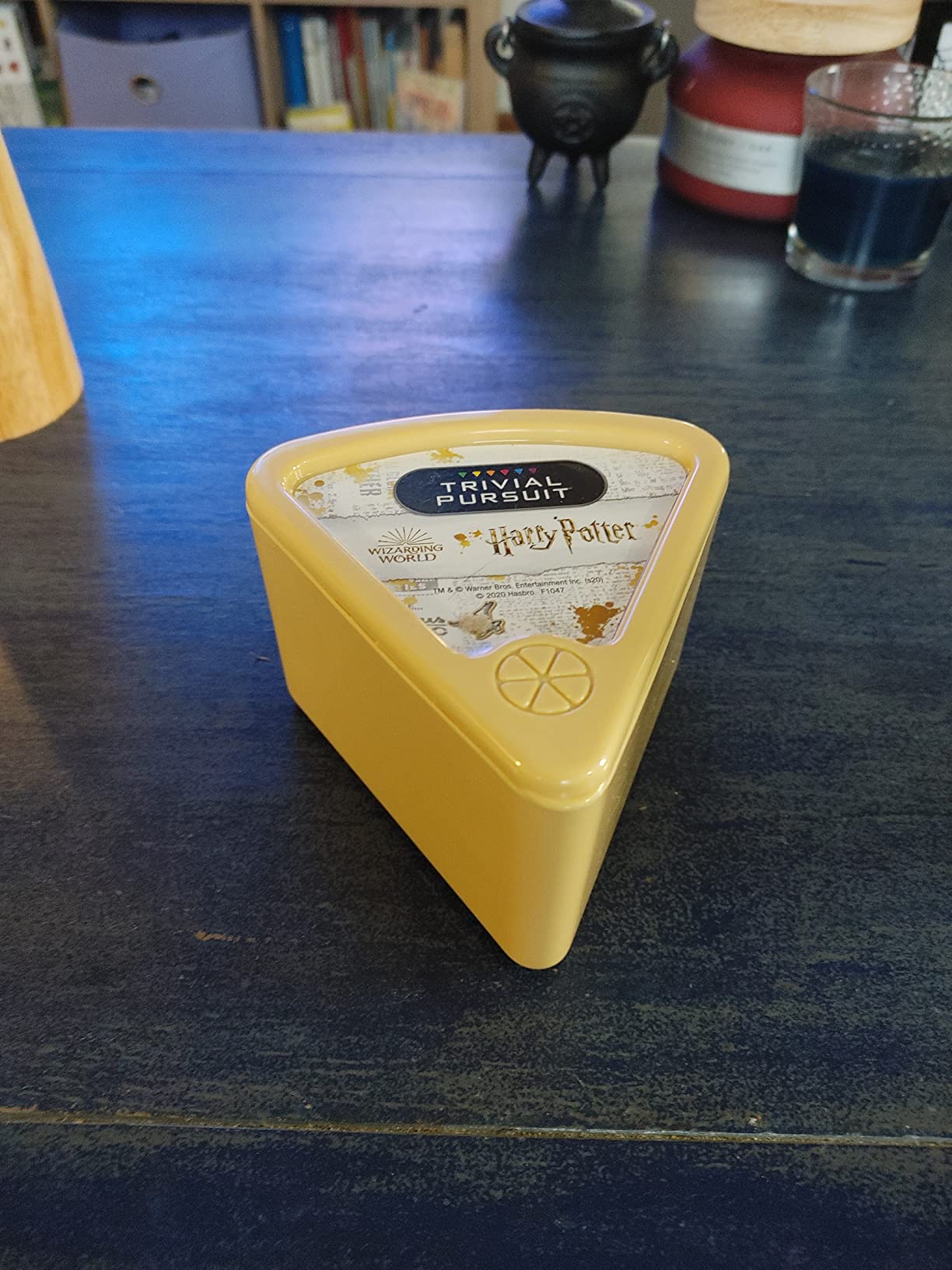 Hasbro Gaming Trivial Pursuit: Wizarding World Harry Potter Edition Compact Trivia Game, 2+ Players, 600 Trivia Questions, 8+ (Amazon Exclusive) - Customer Photo 2