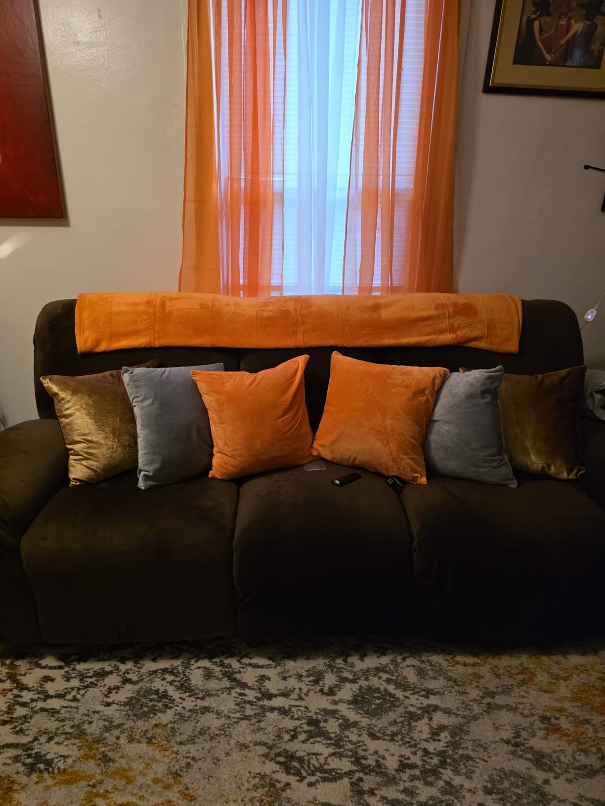 BEDELITE Fleece Blanket Black Throw Blankets for Couch & Bed, Luxury Plush Cozy Fuzzy Blanket 50x60 inches, Super Soft Warm Lightweight Throw Blanket for Travel Camping - Customer Photo 1