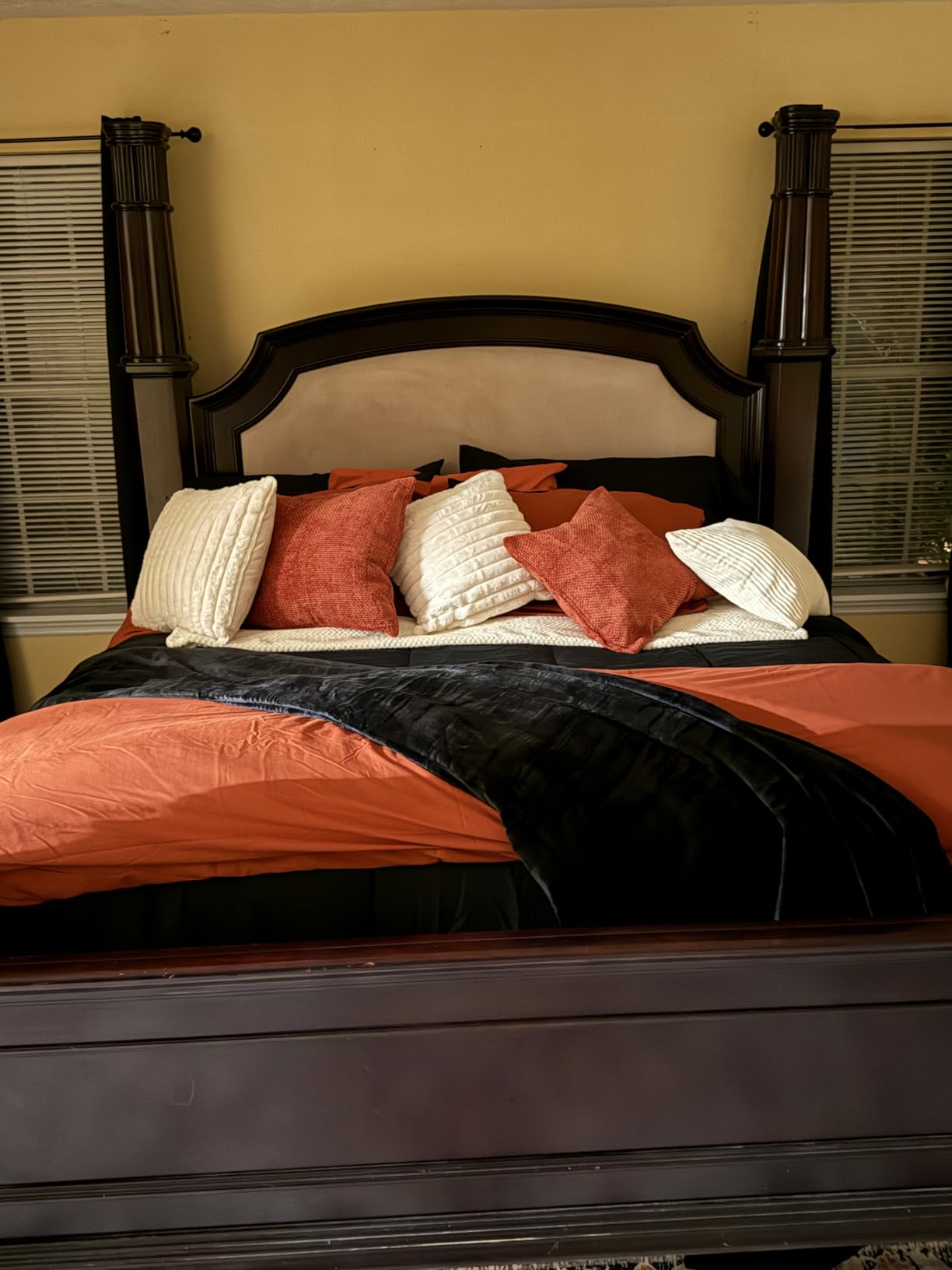 BEDELITE Fleece Blanket Black Throw Blankets for Couch & Bed, Luxury Plush Cozy Fuzzy Blanket 50x60 inches, Super Soft Warm Lightweight Throw Blanket for Travel Camping - Customer Photo 3