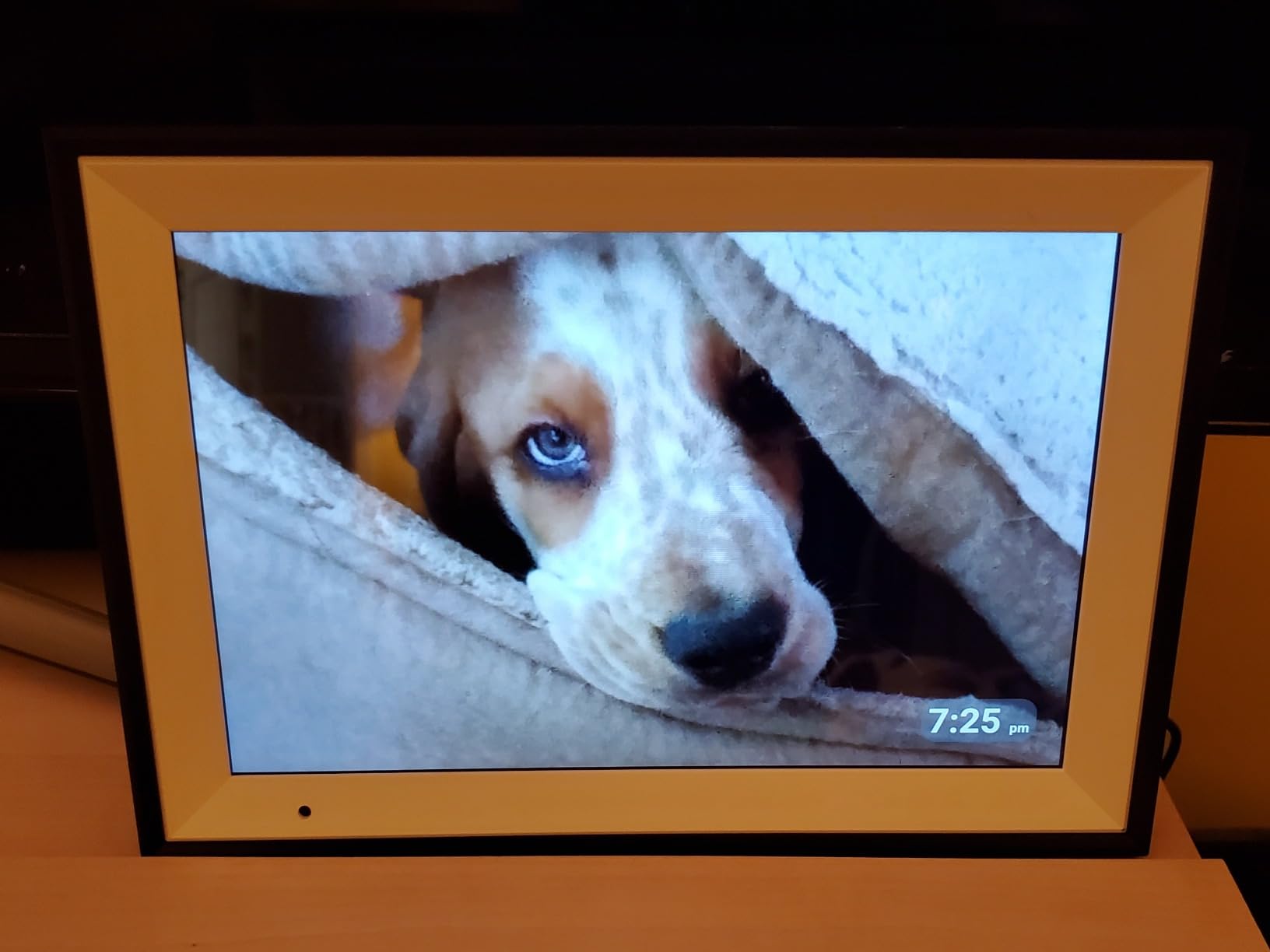 AEEZO 10.1 Inch WiFi Digital Picture Frame, IPS Touch Screen Smart Cloud Photo Frame with 32GB Storage, Easy Setup to Share Photos or Videos via AiMOR APP, Auto-Rotate, Wall Mountable (Black) - Customer Photo 3