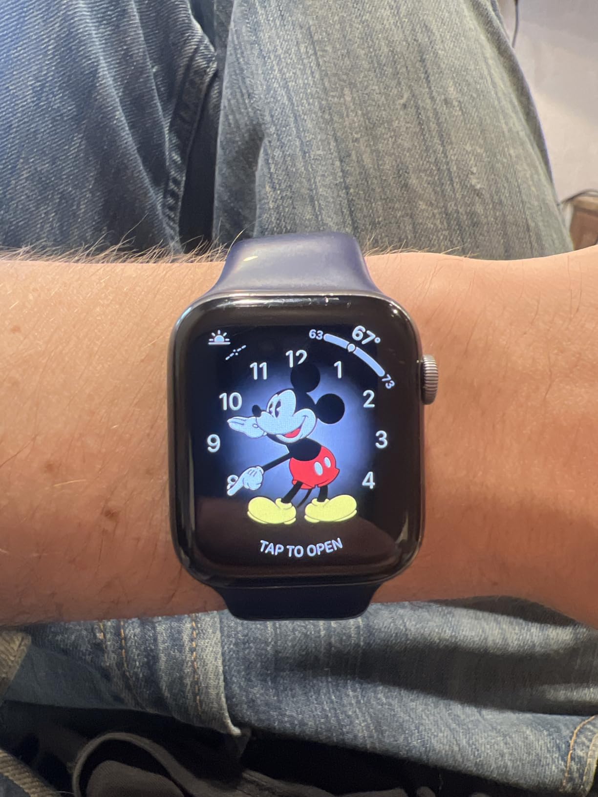 Apple Watch SE (GPS, 44mm) - Space Gray Aluminum Case with Black Sport Band (Renewed) Customer Review Apple Watch SE (GPS, 44mm) - Space Gray Aluminum Case with Black Sport Band (Renewed) - Customer Photo 2