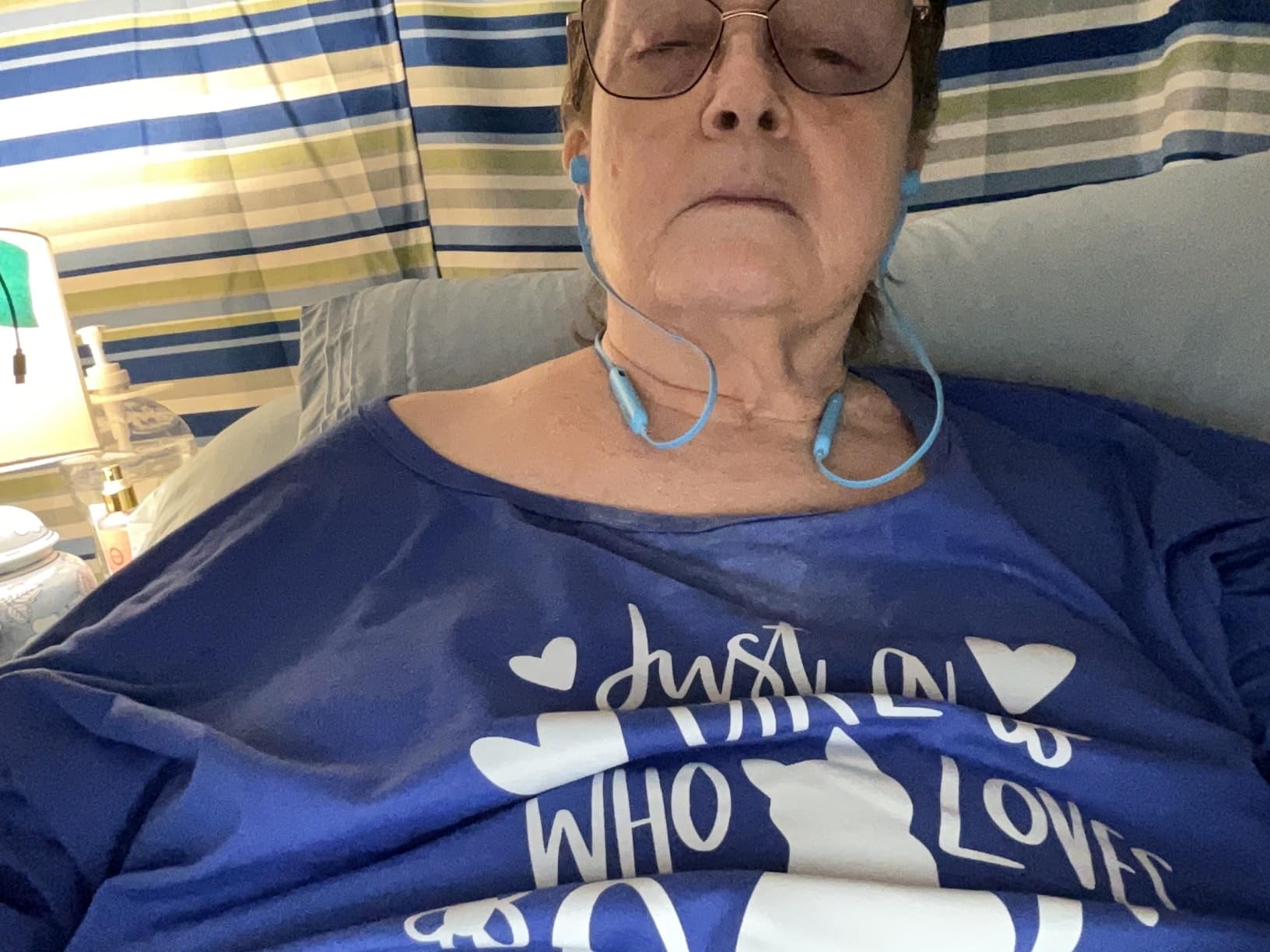 Beats Flex Wireless Earbuds - Apple W1 Headphone Chip, Magnetic Earphones, Class 1 Bluetooth, 12 Hours of Listening Time, Built-in Microphone - Black - Customer Photo 2