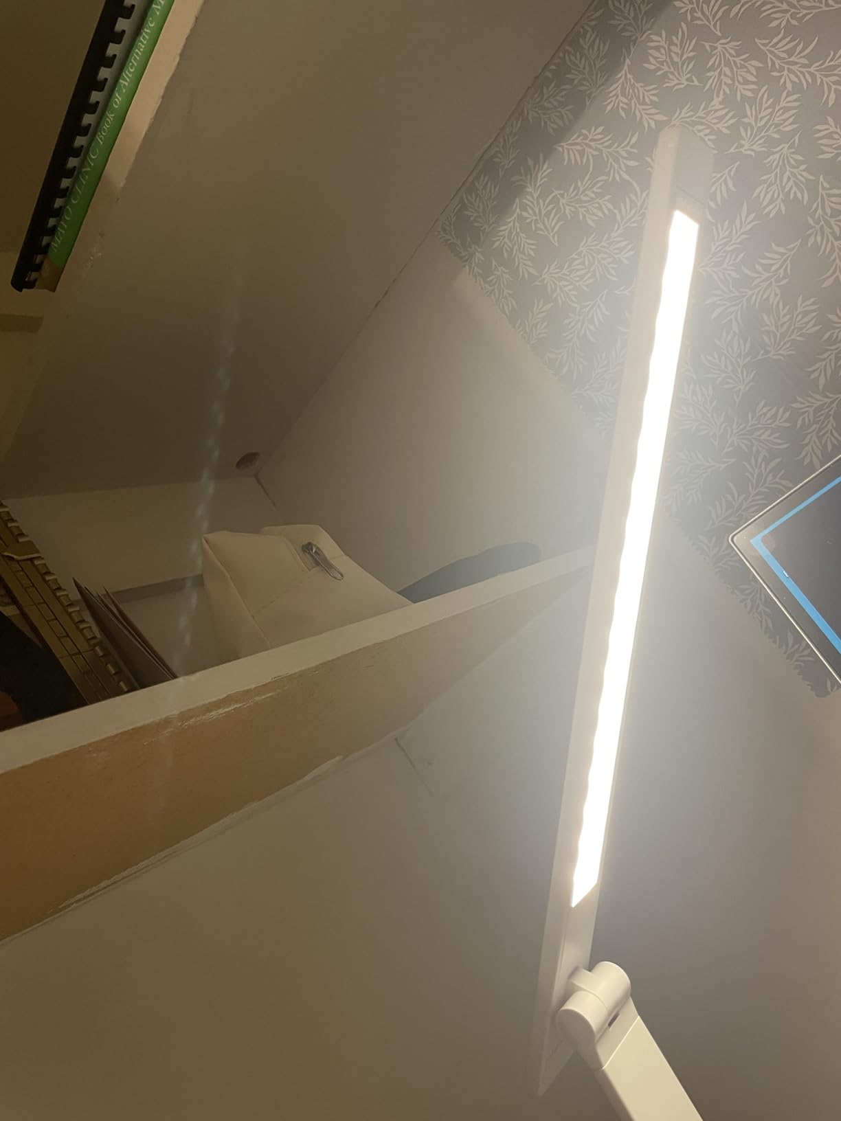 Lepro LED Desk Lamp for Home Office, 9.5W 750LM Metal Touch Control Desk Light, 5 Color Modes 5 Brightness Level, Eye Caring Task Lamp For Reading, Sewing, Crafts, School Supplies, Puzzle Light, Black - Customer Photo 2