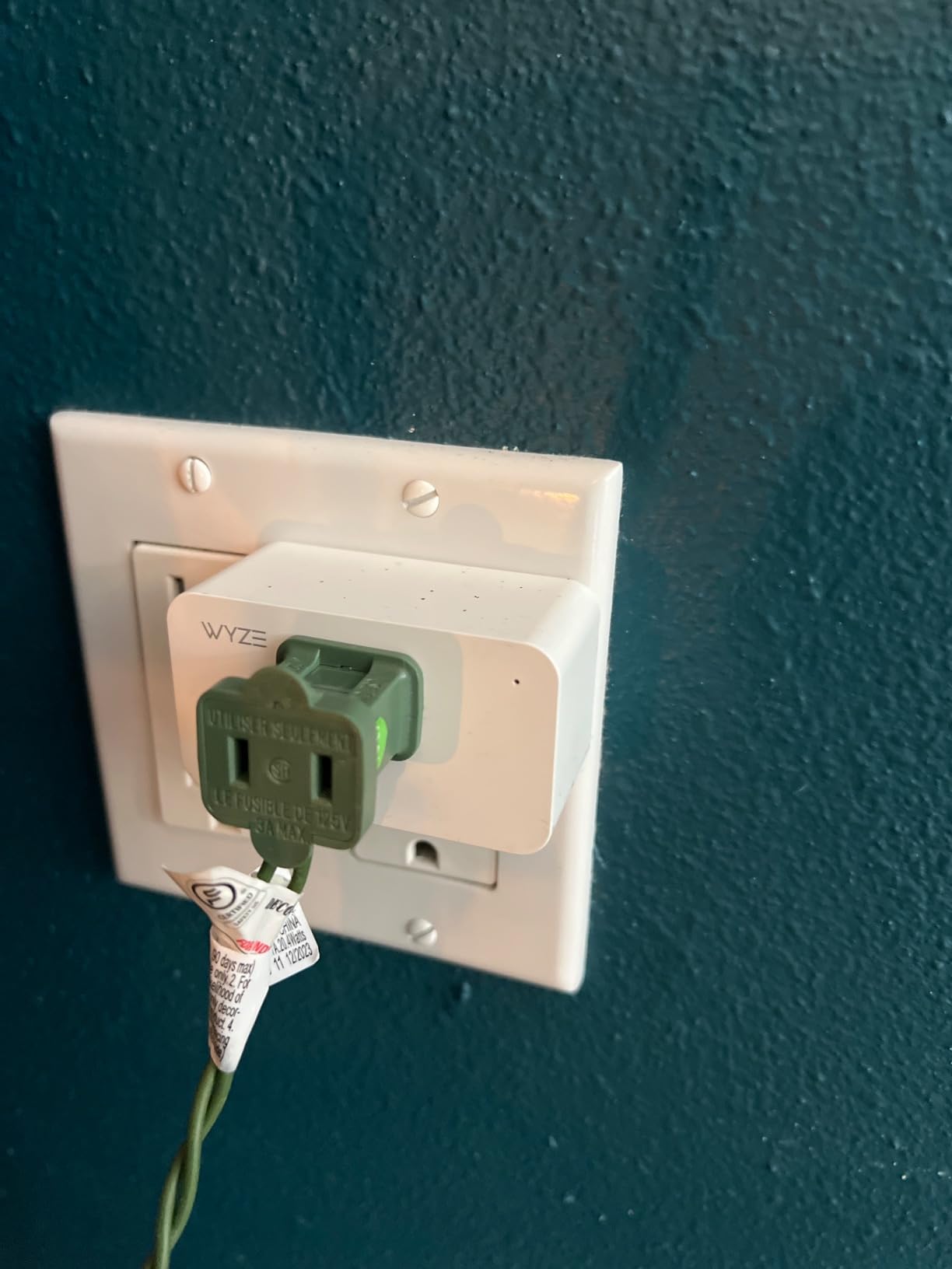 Wyze Plug, 2.4GHz WiFi Smart Plug, Compatible with Alexa, Google Assistant, IFTTT, No Hub Required, Four-Pack, White - Customer Photo 2