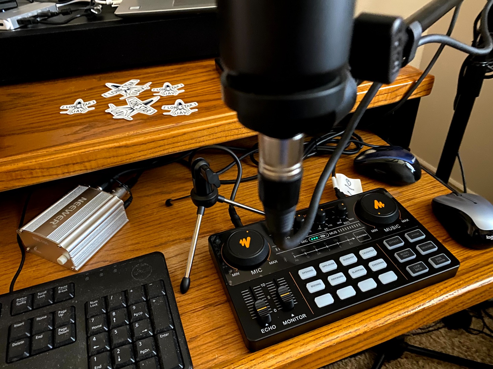 MAONO MaonoCaster Lite AU-AM200-S1 All-in-One Podcast Equipment Set with 3.5mm Microphone for Live Streaming, Podcast Recording, PC, Smartphone Customer Review MAONO MaonoCaster Lite AU-AM200-S1 All-in-One Podcast Equipment Set with 3.5mm Microphone for Live Streaming, Podcast Recording, PC, Smartphone - Customer Photo 3