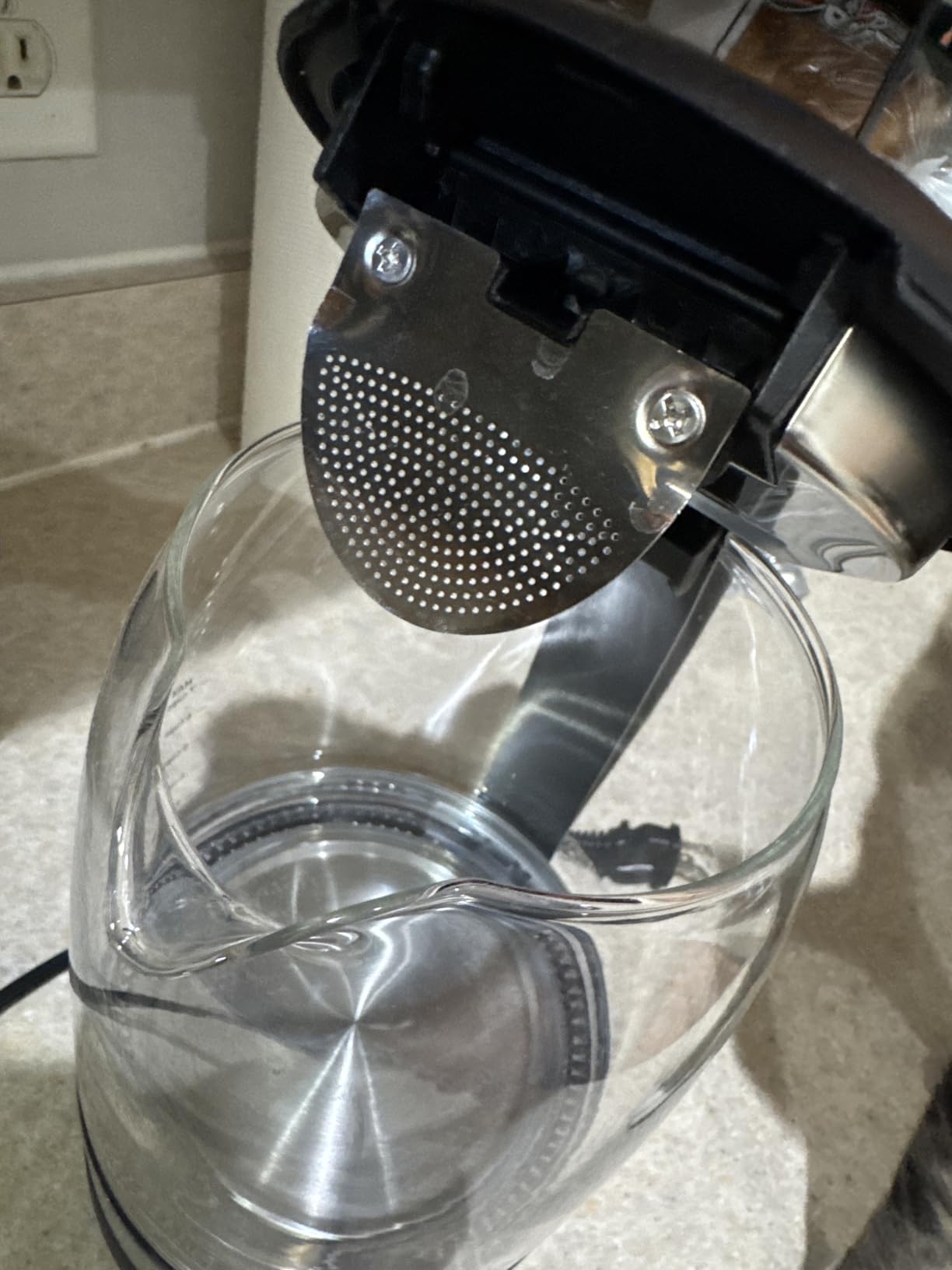 Cosori Electric Kettle, No Plastic Filter & Spout, 1.8Qt Tea Kettle & Hot Water Boiler For Coffee & Tea, Water Heater & Teapot, Automatic Shut Off, Borosilicate glass, Black, 1500W Customer Review Cosori Electric Kettle, No Plastic Filter & Spout, 1.8Qt Tea Kettle & Hot Water Boiler For Coffee & Tea, Water Heater & Teapot, Automatic Shut Off, Borosilicate glass, Black, 1500W - Customer Photo 4