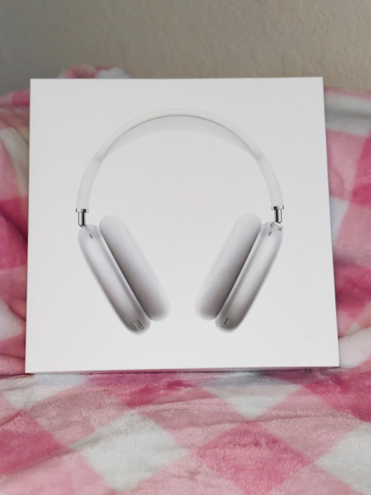 Apple AirPods Max Wireless Over-Ear Headphones, Active Noise Cancelling, Transparency Mode, Personalized Spatial Audio, Dolby Atmos, Bluetooth Headphones for iPhone – Silver - Customer Photo 1