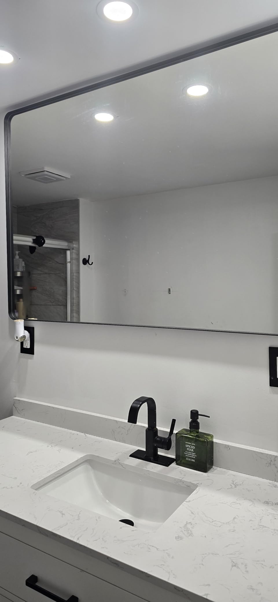 LOAAO Black Metal Framed Bathroom Mirror for Wall, 22X30 Inch Rounded Rectangle Mirror, Matte Black Bathroom Vanity Mirror Farmhouse, Anti-Rust, Hangs Horizontally or Vertically - Customer Photo 2