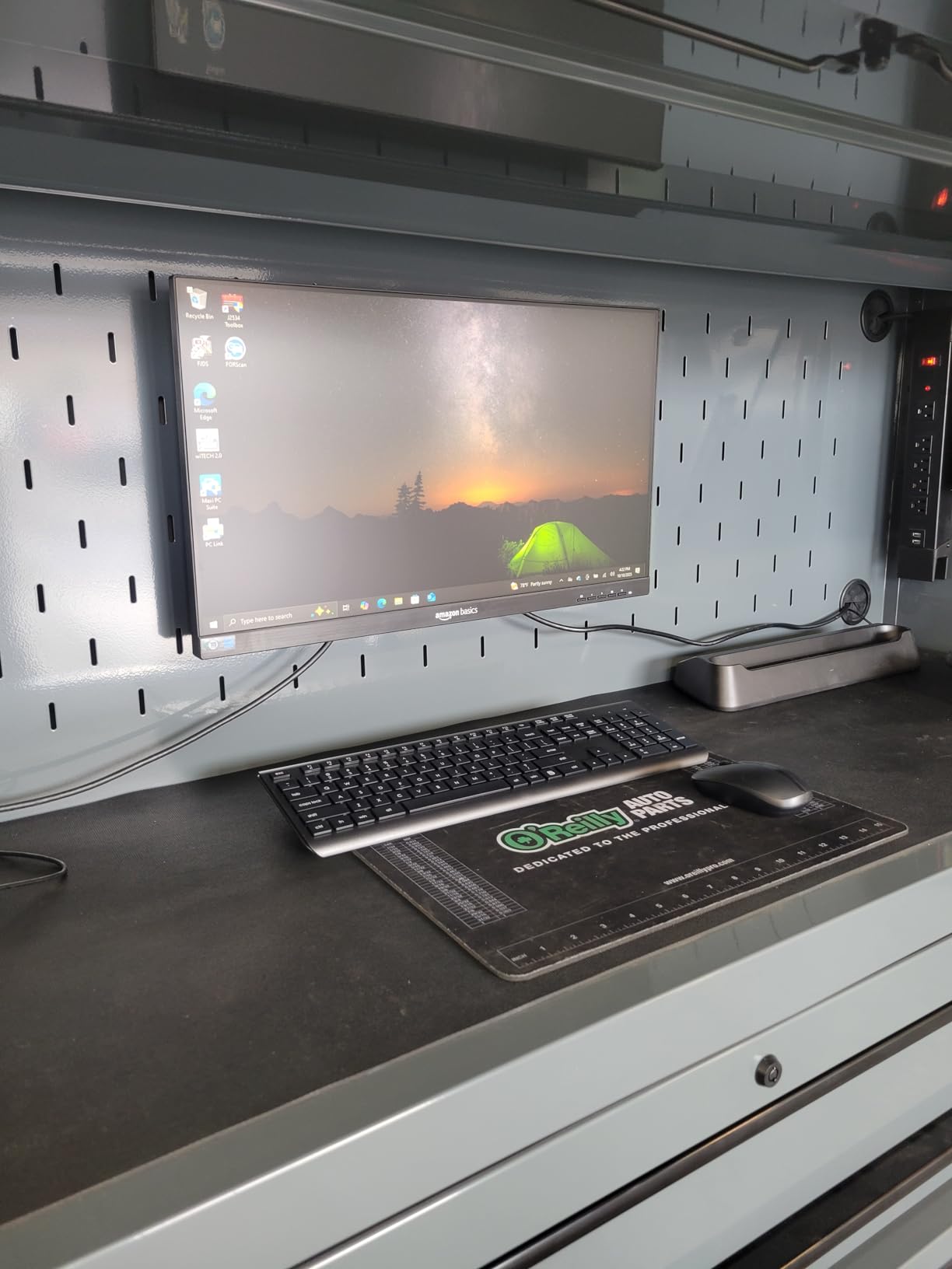 Amazon Basics 24-inch IPS Monitor 75 Hz Powered with AOC Technology FHD 1080P HDMI, Display Port and VGA Input VESA Compatible Built-in Speakers for Office and Home, Black Customer Review Amazon Basics 24-inch IPS Monitor 75 Hz Powered with AOC Technology FHD 1080P HDMI, Display Port and VGA Input VESA Compatible Built-in Speakers for Office and Home, Black - Customer Photo 1