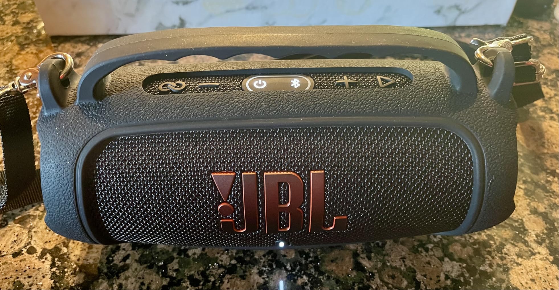 JBL CHARGE 5 - Portable Waterproof (IP67) Bluetooth Speaker with Powerbank USB Charge out, 20 hours playtime, JBL Partyboost (Black) - Customer Photo 2