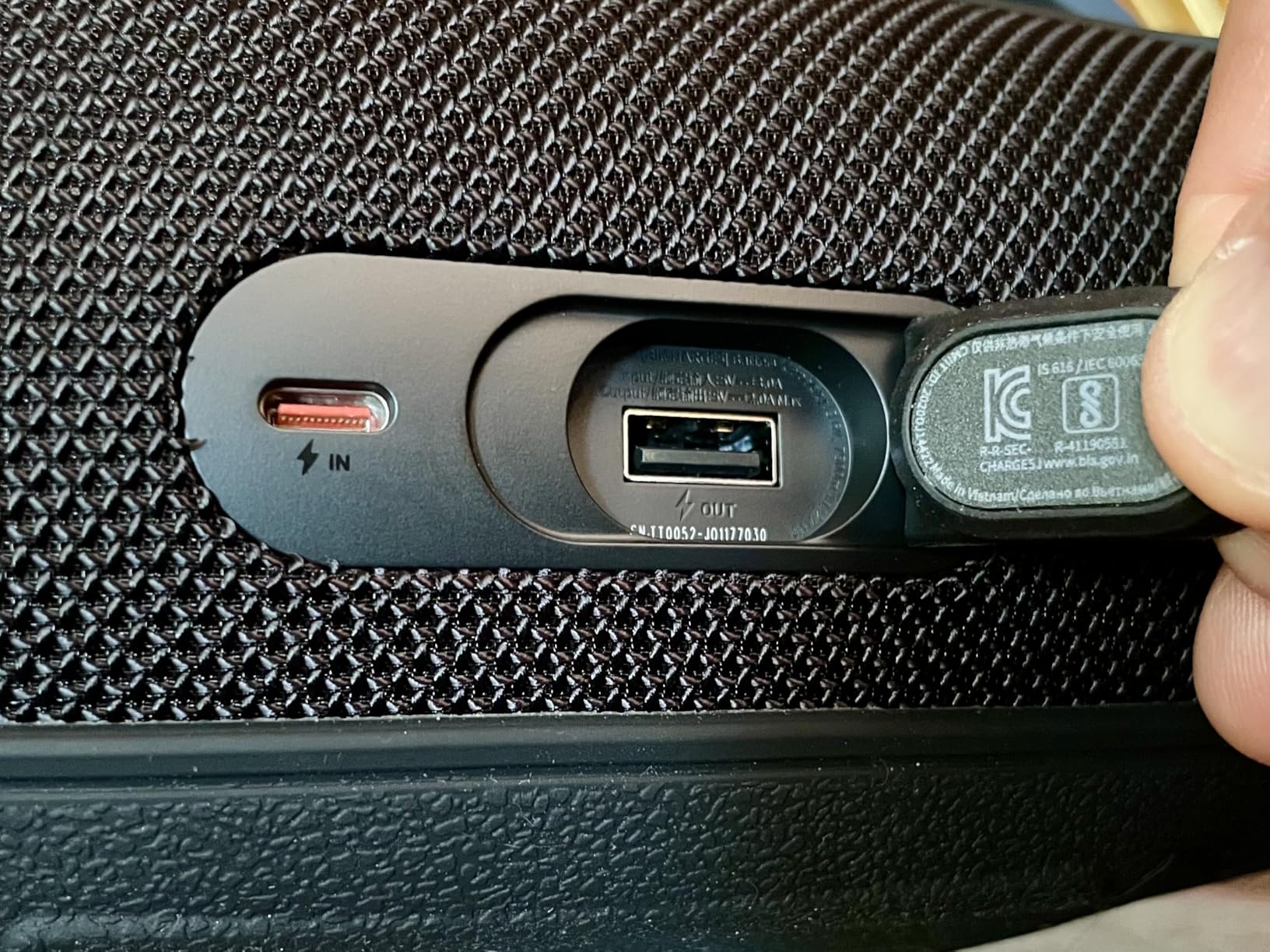 JBL CHARGE 5 - Portable Waterproof (IP67) Bluetooth Speaker with Powerbank USB Charge out, 20 hours playtime, JBL Partyboost (Black) Customer Review JBL CHARGE 5 - Portable Waterproof (IP67) Bluetooth Speaker with Powerbank USB Charge out, 20 hours playtime, JBL Partyboost (Black) - Customer Photo 2