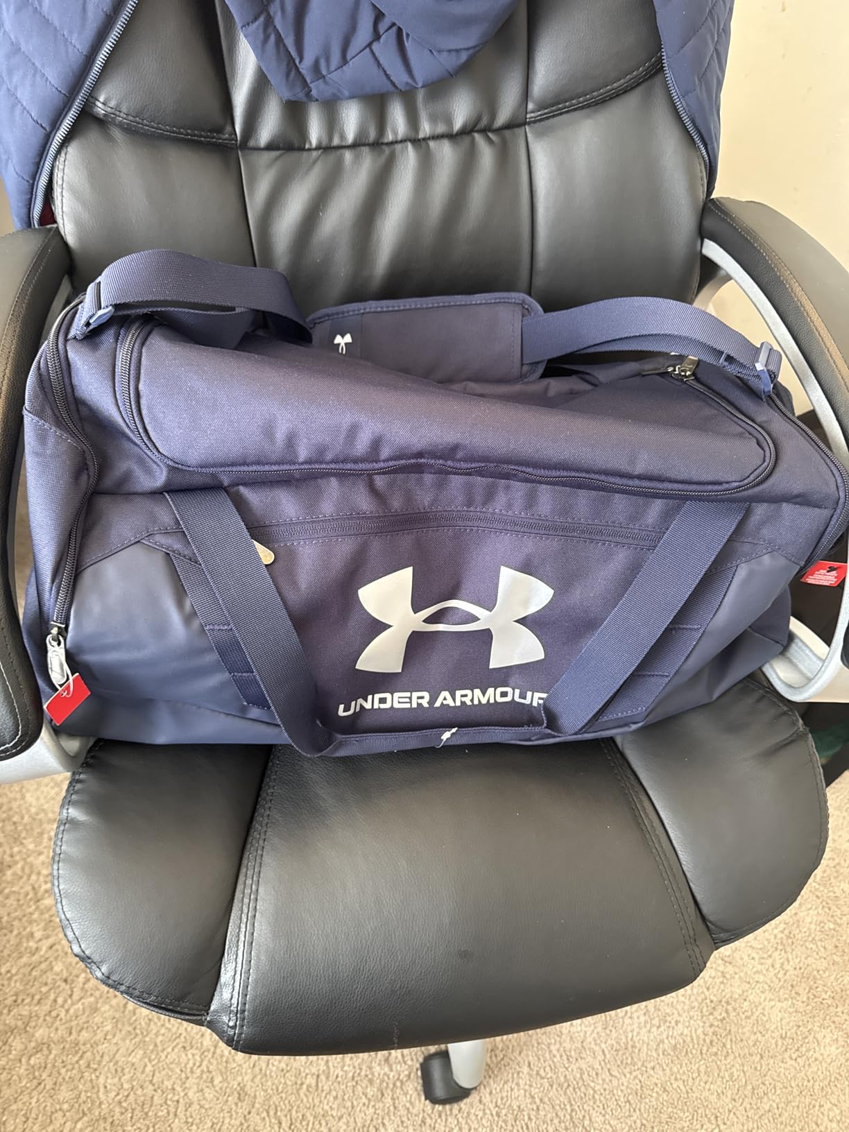 Under Armour Unisex-Adult Undeniable 5.0 Duffle Customer Review Under Armour Unisex-Adult Undeniable 5.0 Duffle - Customer Photo 2