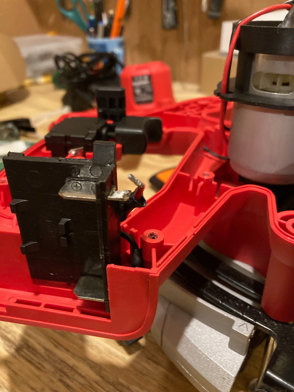 PowerSmart 20V 5-1/2 Inch Cordless Circular Saw with 2.0Ah Battery and Fast Charger, 3800RPM, Max Cutting Depth 1-7/16 PowerSmart 20V 5-1/2 Inch Cordless Circular Saw with 2.0Ah Battery and Fast Charger, 3800RPM, Max Cutting Depth 1-7/16