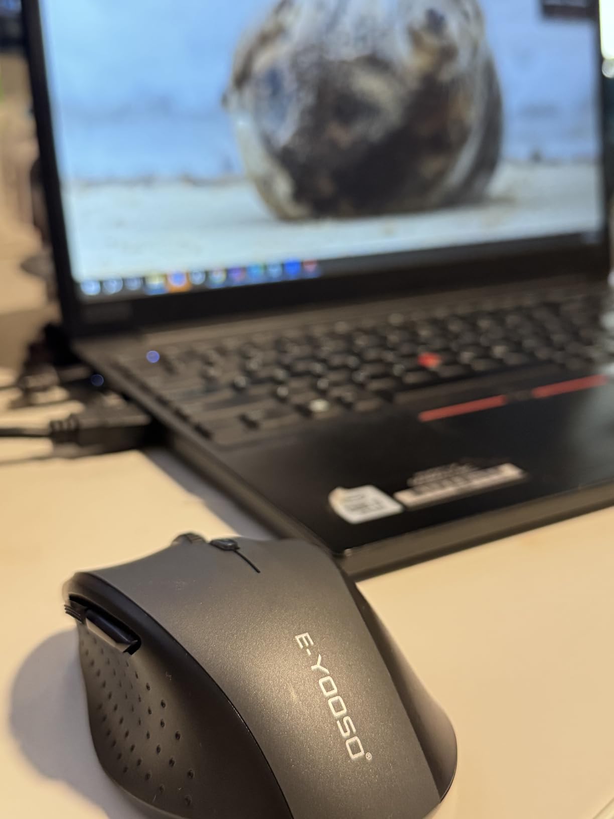 E-YOOSO Wireless Mouse for Laptop, Portable Optical Computer Mouse, 6 Buttons, Cordless 2.4GHz with USB Receiver, 5-Level 4800 DPI, 18 Months Battery Life for PC Chromebook Windows Mac - Customer Photo 2