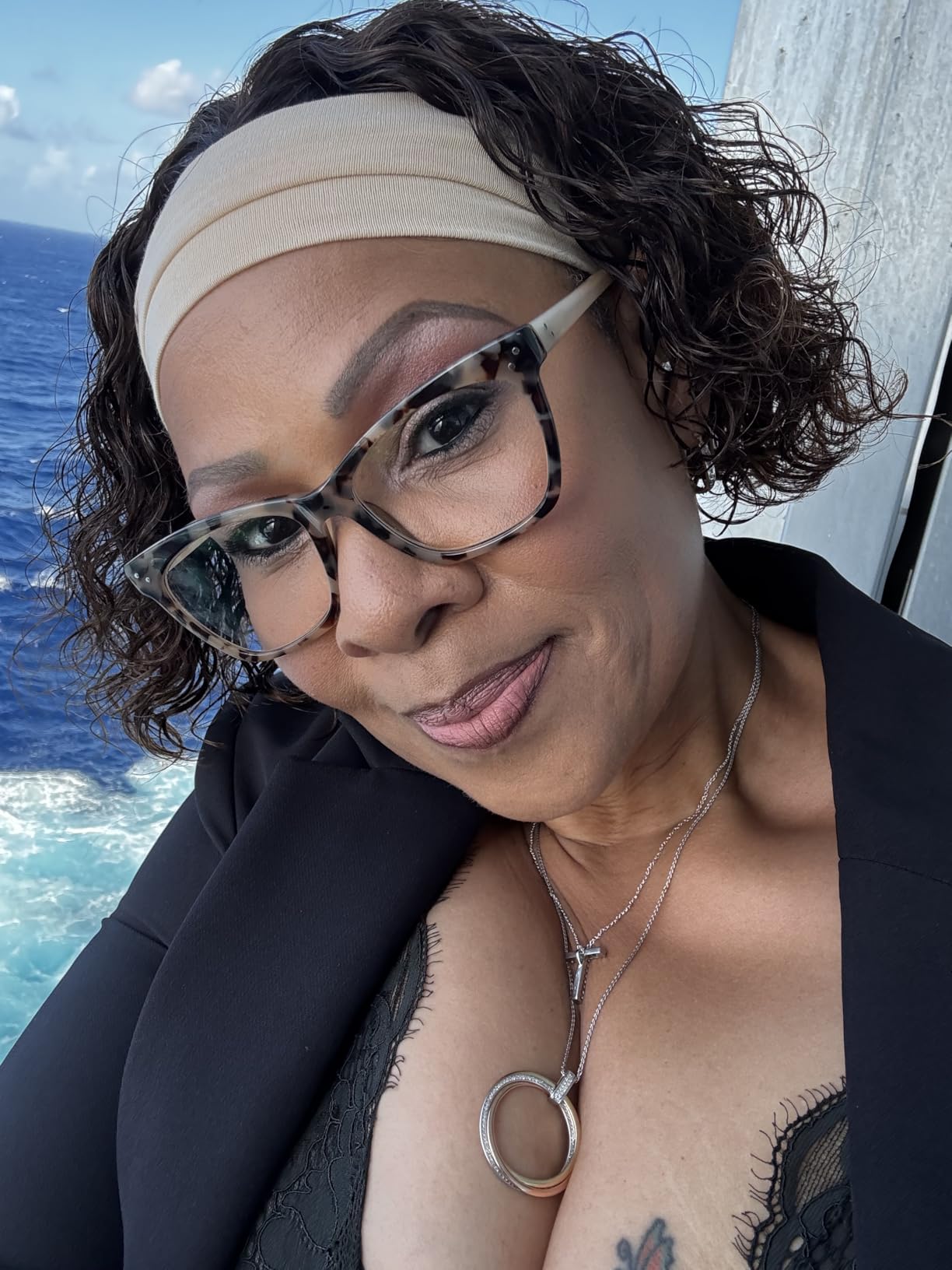 URBAN DECAY Naked 3 Mini Eyeshadow Palette - 6 Soft Pink Shadows, Multi-Use Matte & Shimmer Finishes, Ultra-Blendable Everyday Rosy Neutrals, Long-lasting Up to 12HR Wear, Travel Makeup with Mirror Customer Review URBAN DECAY Naked 3 Mini Eyeshadow Palette - 6 Soft Pink Shadows, Multi-Use Matte & Shimmer Finishes, Ultra-Blendable Everyday Rosy Neutrals, Long-lasting Up to 12HR Wear, Travel Makeup with Mirror - Customer Photo 2