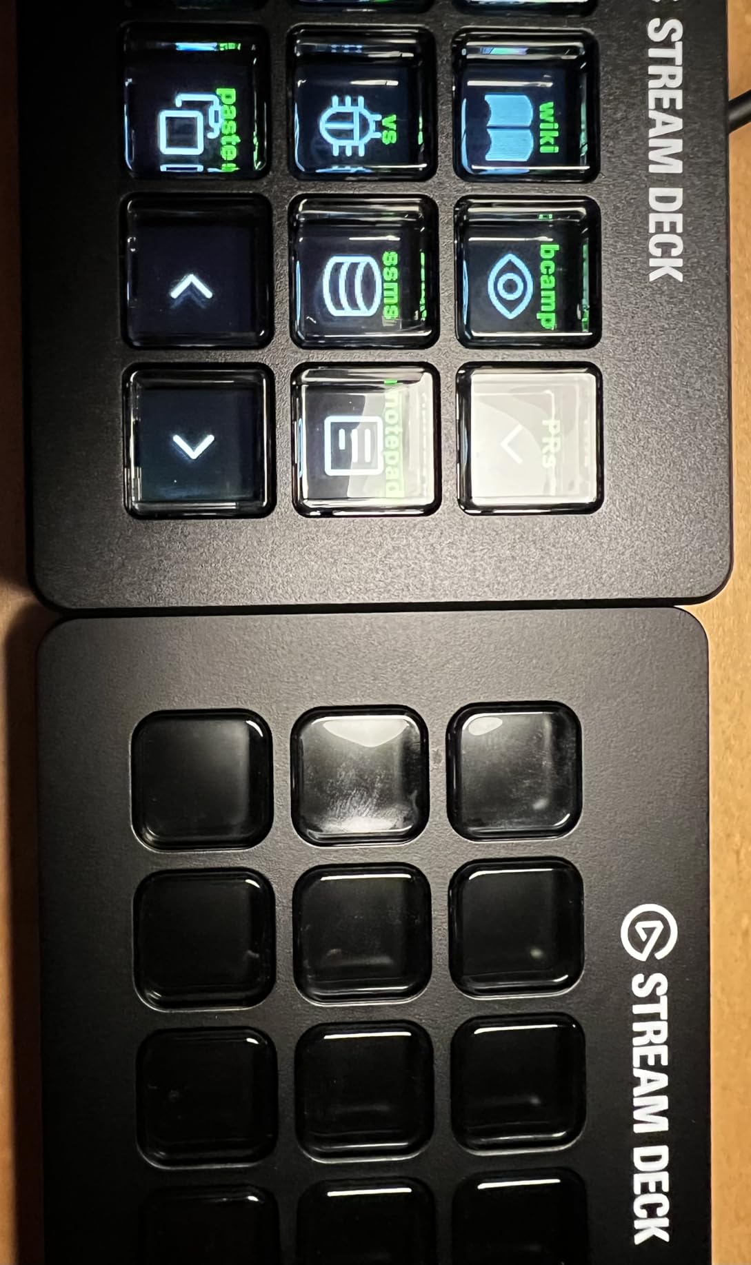 Elgato Stream Deck MK.2 – Studio Controller, 15 macro keys, trigger actions in apps and software like OBS, Twitch, ​YouTube and more, works with Mac and PC - Customer Photo 2