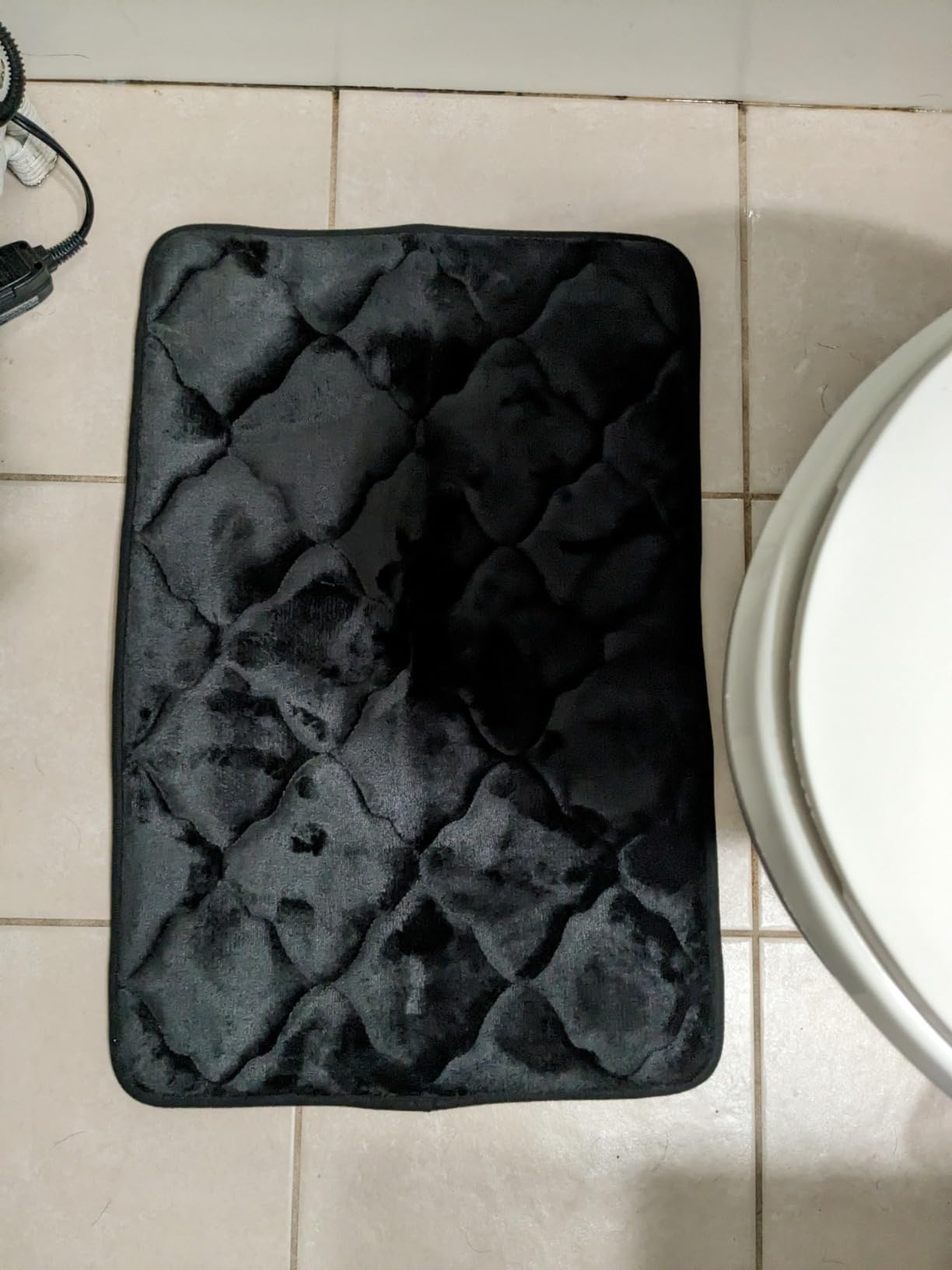 OLANLY Memory Foam Bath Mat Rug 24x16, Ultra Soft and Absorbent Bathroom Rugs, Non-Slip, Comfortable, Machine Washable Bath Carpet for Bathroom Floor, Tub, Shower and Home Decor Accessories, Black - Customer Photo 1