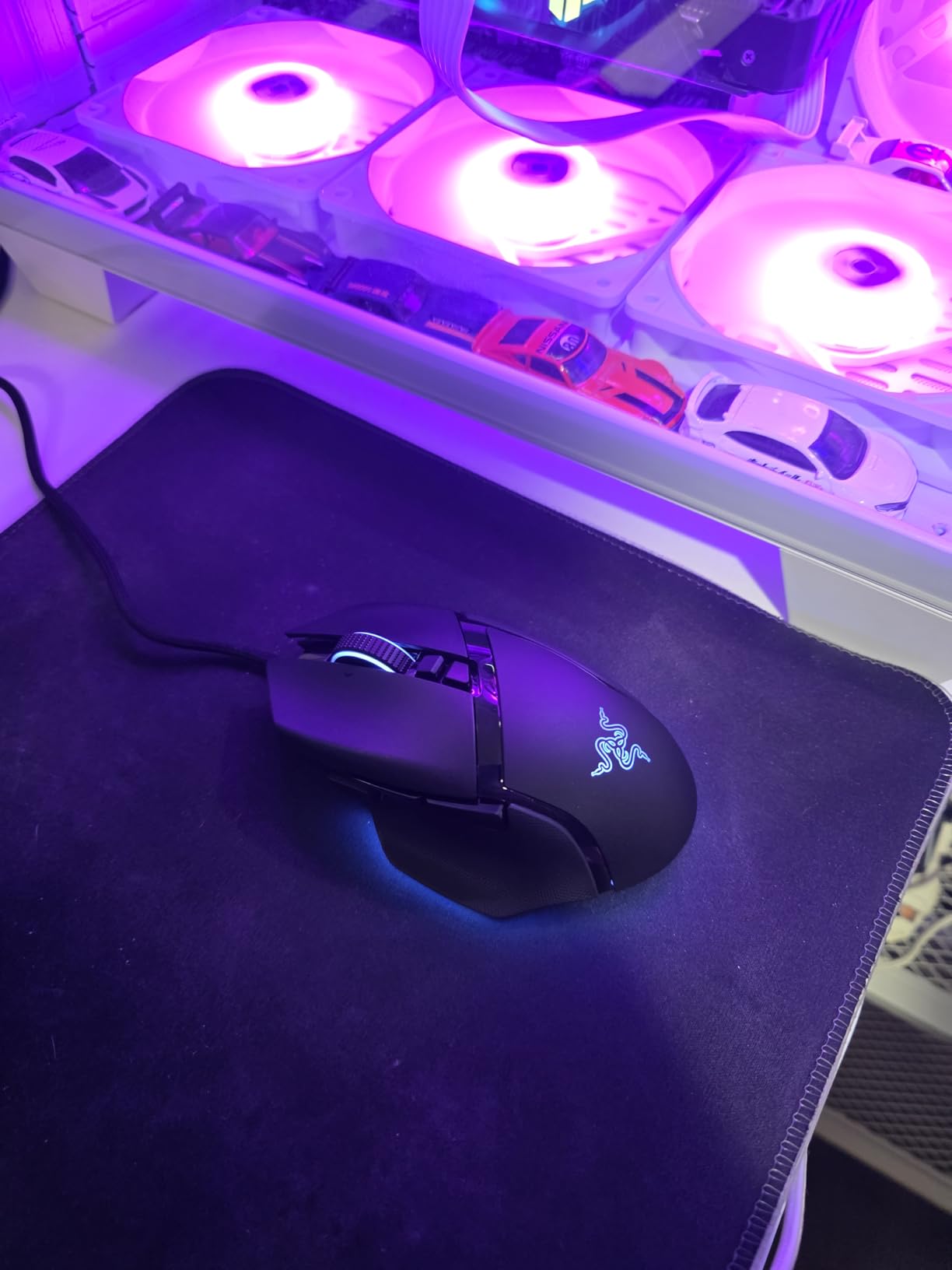 Razer Basilisk V3 Customizable Ergonomic Gaming Mouse: Fastest Gaming Mouse Switch - Chroma RGB Lighting - 26K DPI Optical Sensor - 11 Programmable Buttons - HyperScroll Tilt Wheel - Classic Black - Customer Photo 2