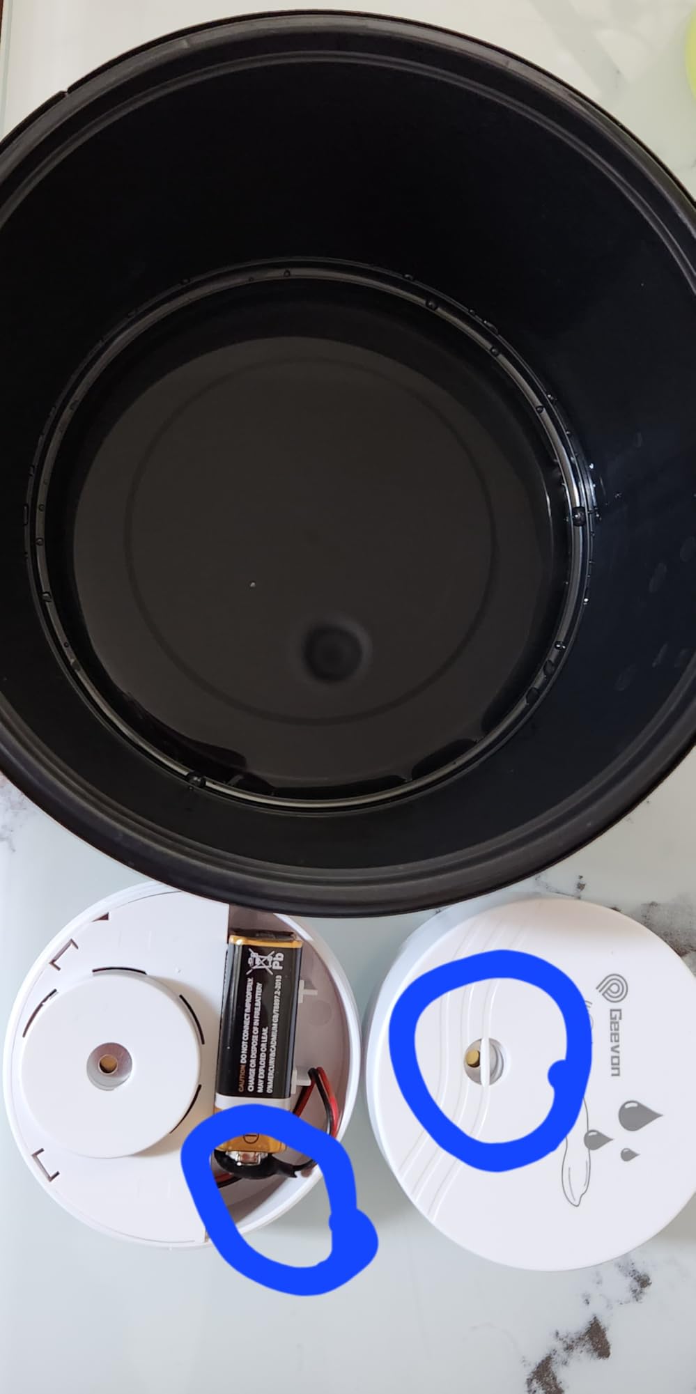 Geevon 2 Pack Water Leak Detectors, 100dB Water Sensor Alarms Flood Detector for Basements, Bathrooms, Laundry Rooms, Kitchens, Garages, and Attics, Water Alarms Battery-Operated (Battery Included) - Customer Photo 1