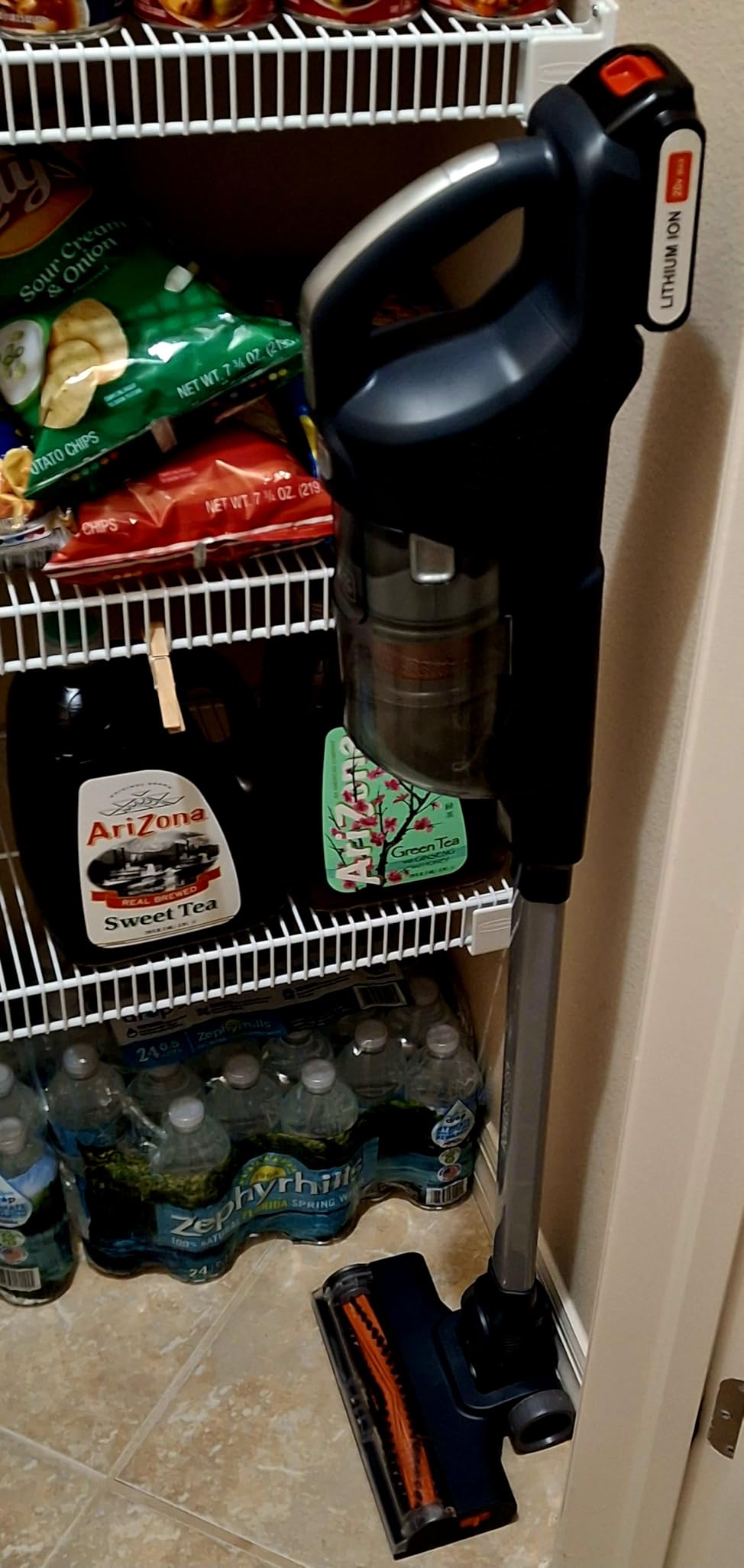 BLACK+DECKER POWERSERIES 20V MAX Cordless Stick Vacuum Cleaner, Household Vacuum Cleaners for Hardwood Floors and Carpet, LED Lights, Detachable, Anti-Tangle, Lightweight, Bagless (BHFEA18D1) - Customer Photo 2