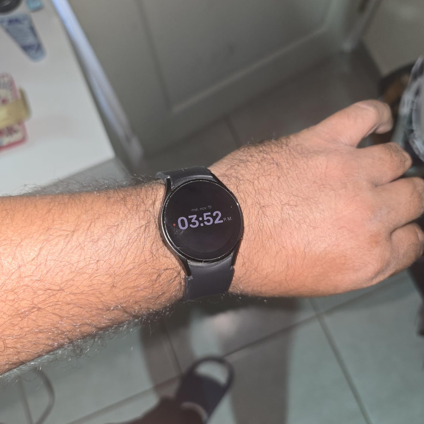 Samsung Electronics Galaxy Watch 4 40mm Smartwatch with ECG Monitor Tracker for Health Fitness Running Sleep Cycles GPS Fall Detection Bluetooth US Version - (Black) (Renewed) - Customer Photo 1