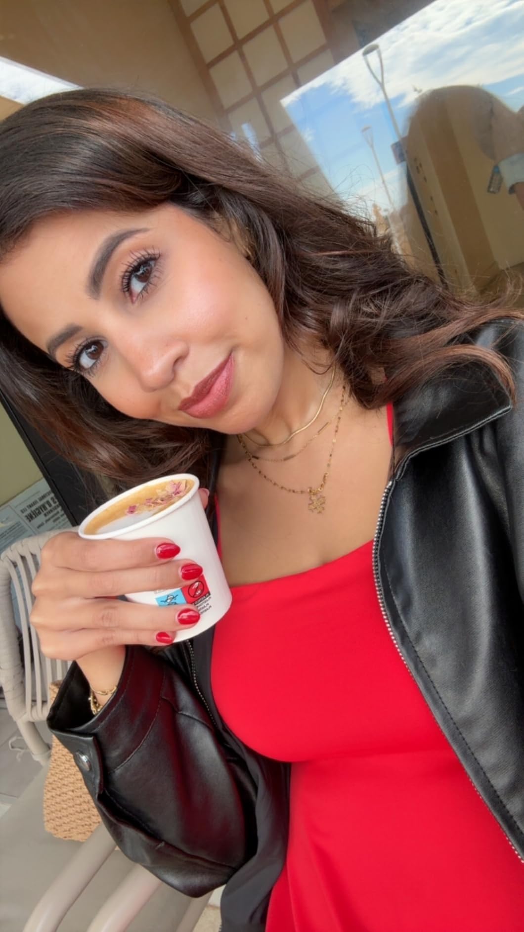 Charlotte Tilbury Hollywood Flawless Filter - Multi‑Use Makeup Primer, Complexion Booster & Illuminating Liquid Highlighter with Sheer Coverage - Smooths & Blurs Skin - Customer Photo 1