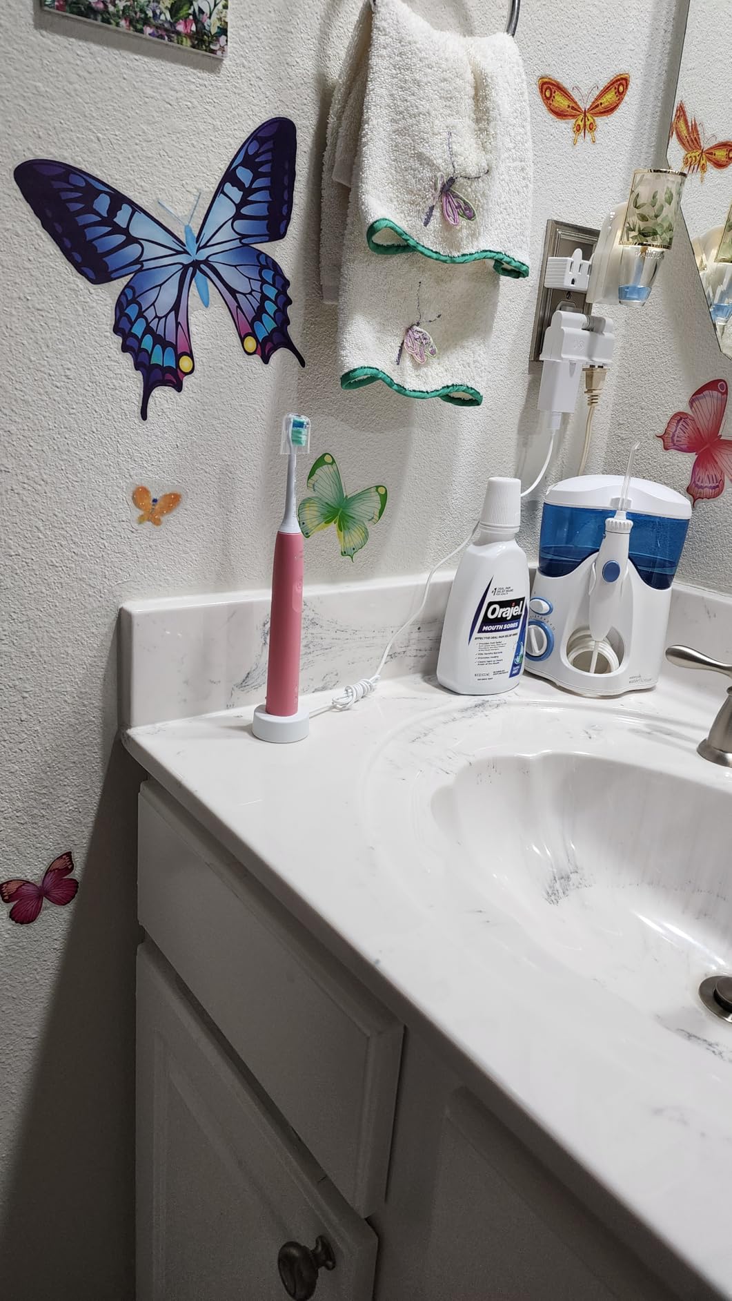 Philips Sonicare 4100 Rechargeable Electric Toothbrush, with Pressure Sensor, 2 Intensity Settings, SmarTimer and QuadPacer, 14-Day Battery Life, White, Model HX3681/23 - Customer Photo 2