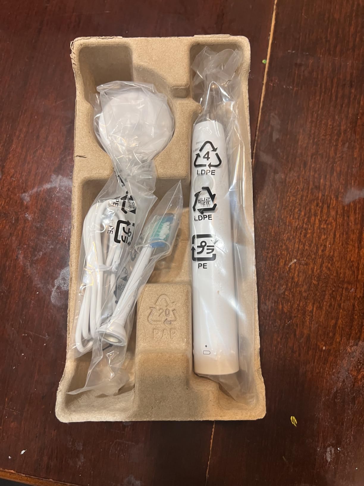 PHILIPS Sonicare 1100 Power Toothbrush, Rechargeable Electric Toothbrush, White Grey HX3641/02 - Customer Photo 3