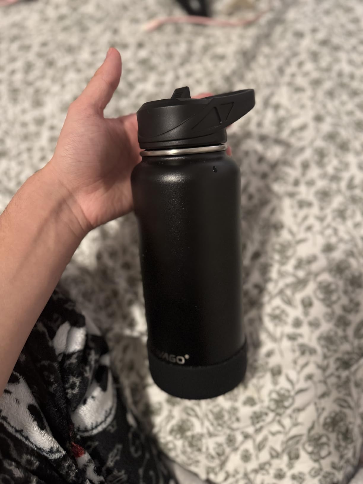 CIVAGO 40 oz Insulated Water Bottle With Straw, Stainless Steel Sports Water Cup Flask with 3 Lids (Straw, Spout and Handle Lid), Double Walled Travel Thermal Canteen Mug, Midnight Black - Customer Photo 3