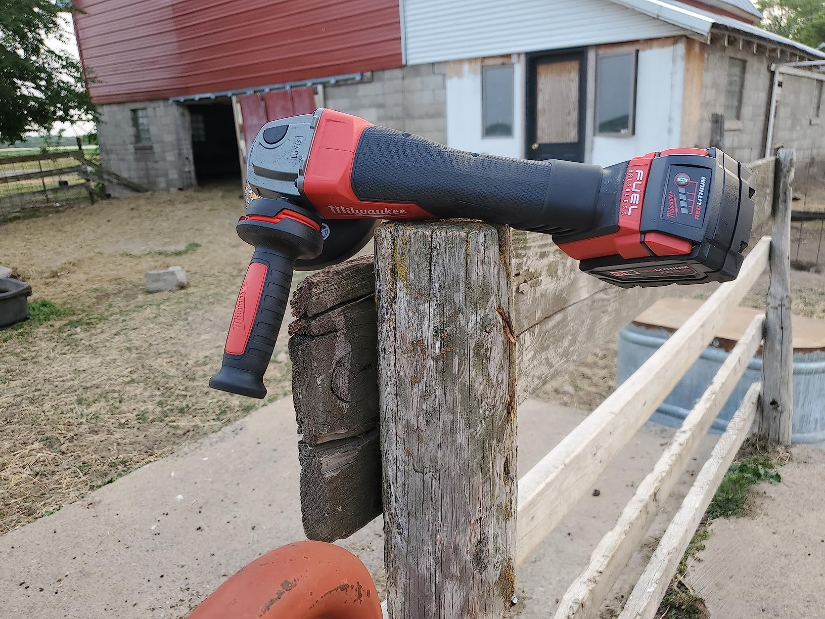 Milwaukee 2880-20 M18 FUEL Brushless Lithium-Ion 4-1/2 in. / 5 in. Cordless Small Angle Grinder with No-Lock Paddle Switch - Customer Photo 1