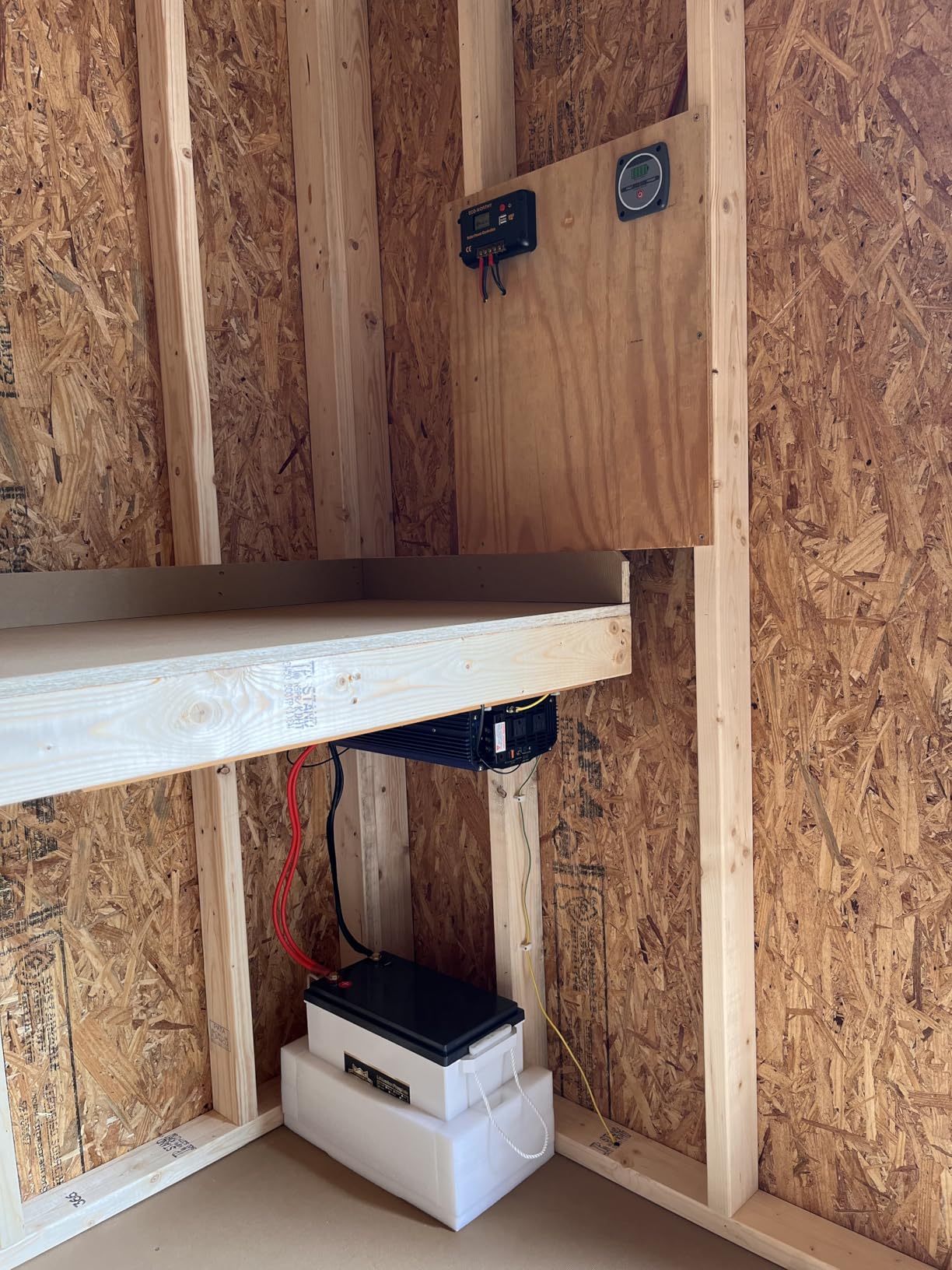 ECO-WORTHY 200 Watts 12 Volt/24 Volt Solar Panel Kit with High Efficiency Monocrystalline Solar Panel and 30A PWM Charge Controller for RV, Camper, Vehicle, Caravan and Other Off Grid Applications - Customer Photo 4