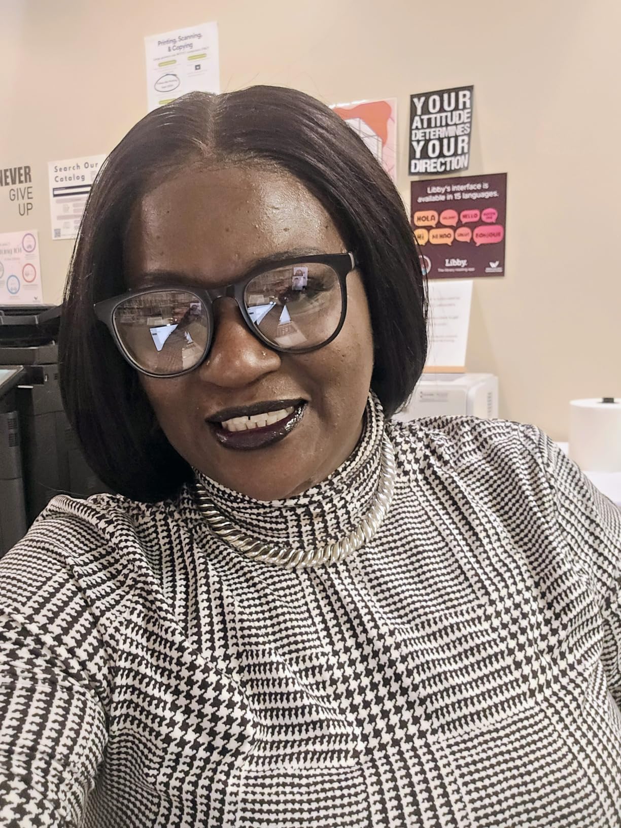 Crest 3D Whitestrips Professional Effects + LED Light – Teeth Whitening Kit, 1 Light + 20 Treatments, Each with 1 Upper/1Lower, 40 Strips – Crest 3DWhite Teeth Whitening Strips - Customer Photo 1