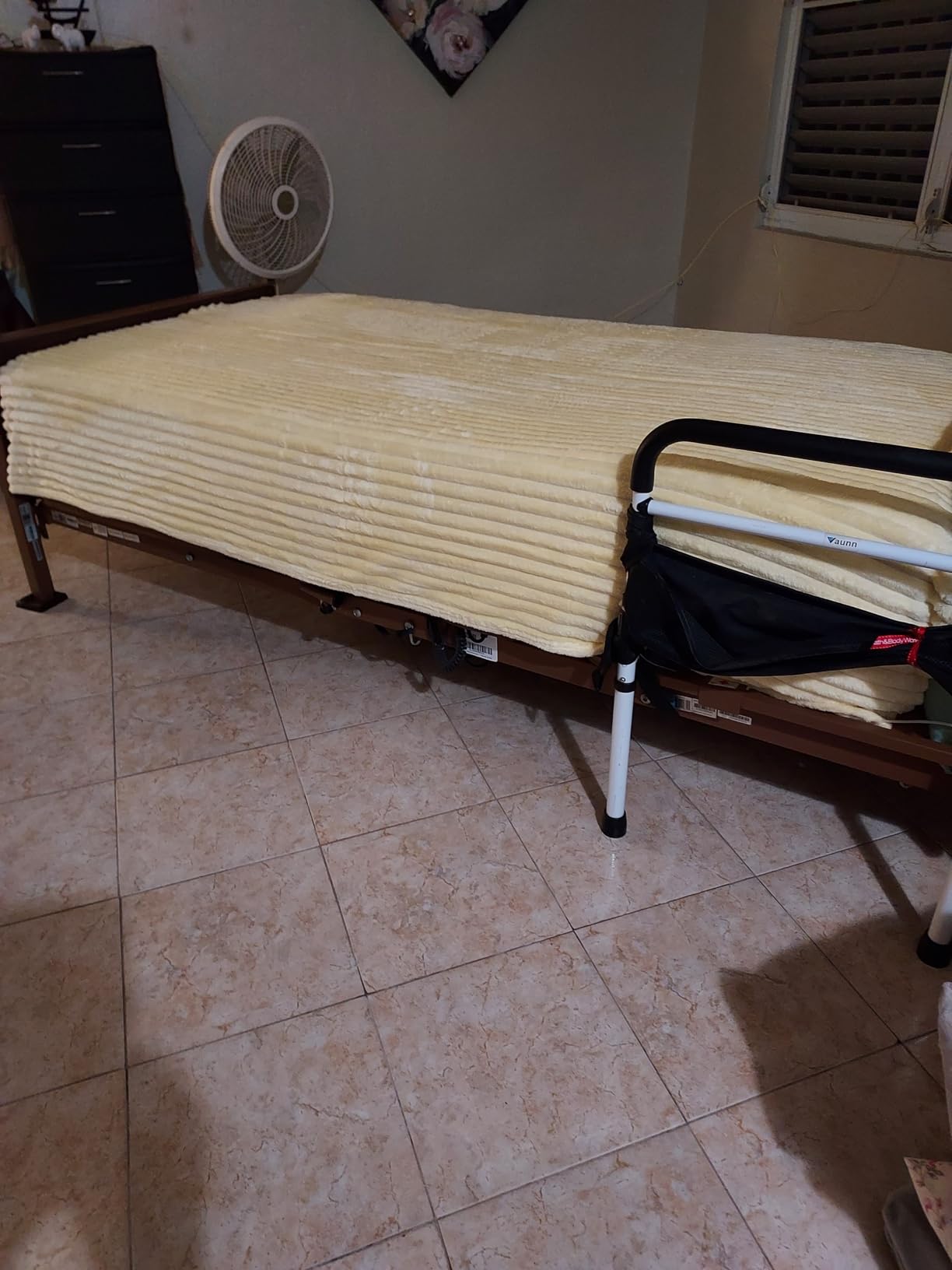 BEDELITE Fleece Throw Blanket for Couch – 3D Ribbed Jacquard Soft and Warm Decorative Fuzzy Blanket – Cozy, Fluffy, Plush Lightweight Pink Throw Blankets for Bed, Sofa, 50x60 inches - Customer Photo 4