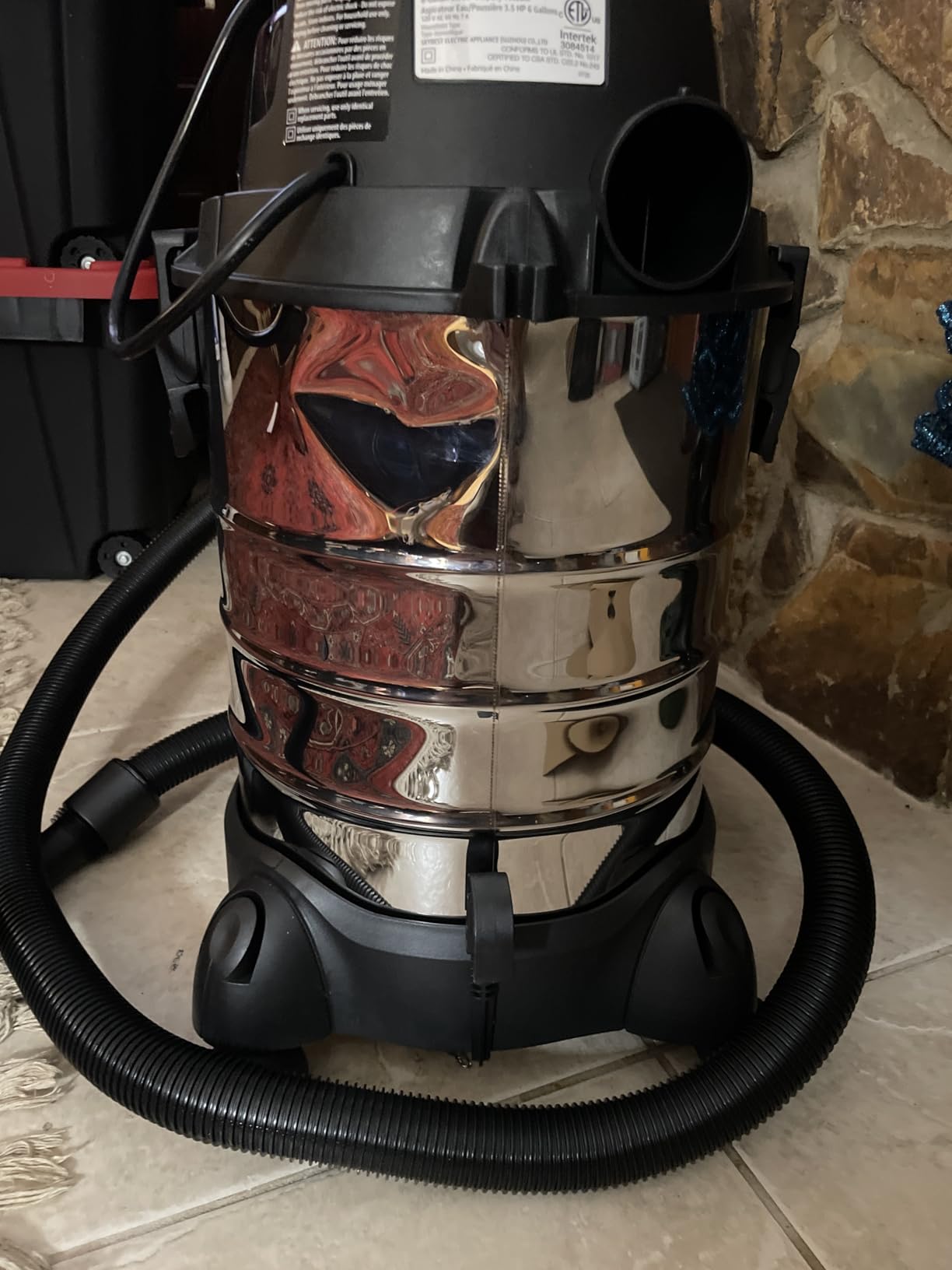 Amazon Basics Wet Dry Vacuum Cleaner, 4 gallon Shop, 3 HP Stainless Steel, Grey/Black - Customer Photo 2