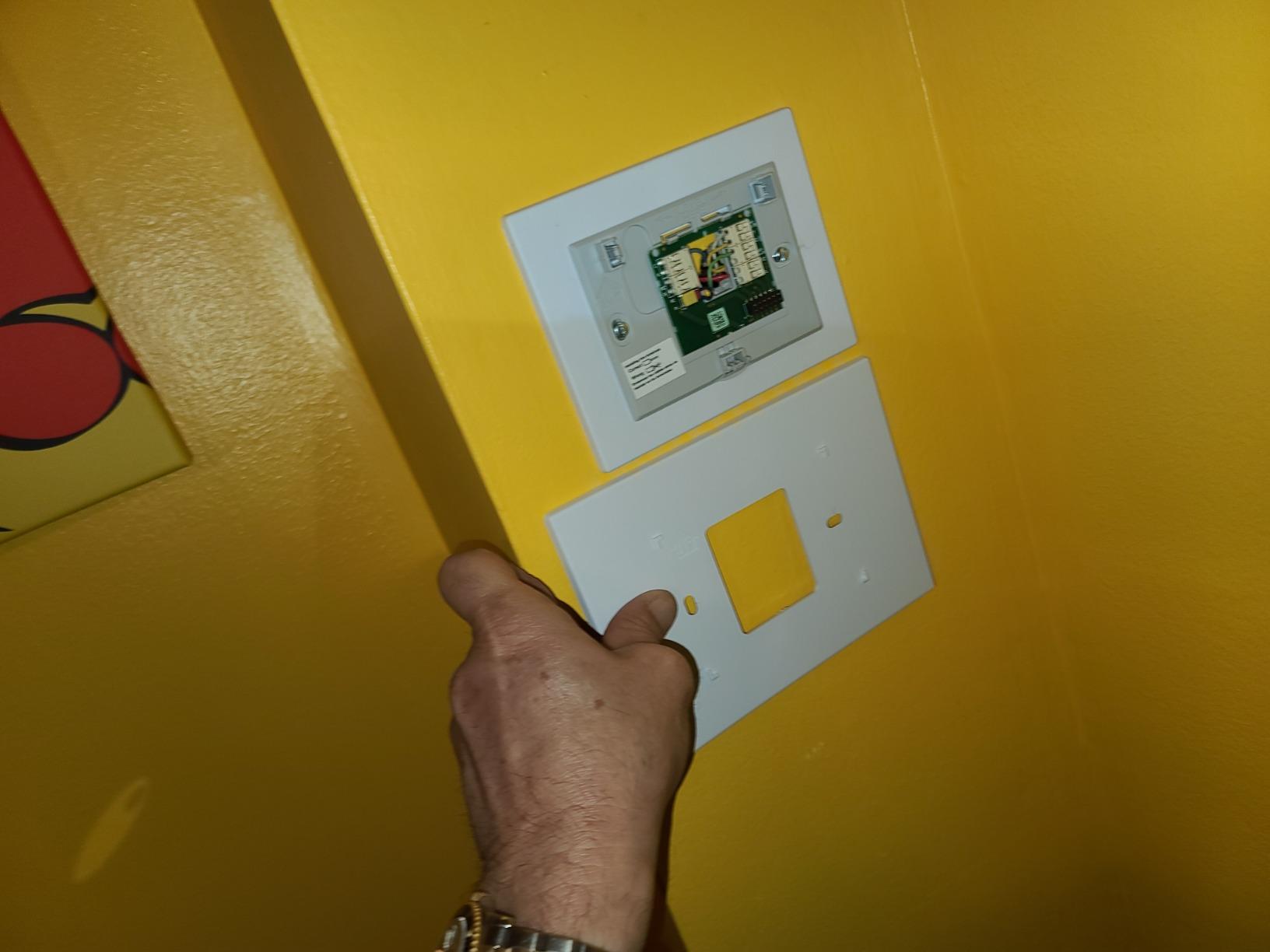 Honeywell Home RTH9600WF Smart Color Thermostat ENERGY STAR Wi-Fi Programmable Touchscreen Alexa Ready - C-Wire Required - Customer Photo 1