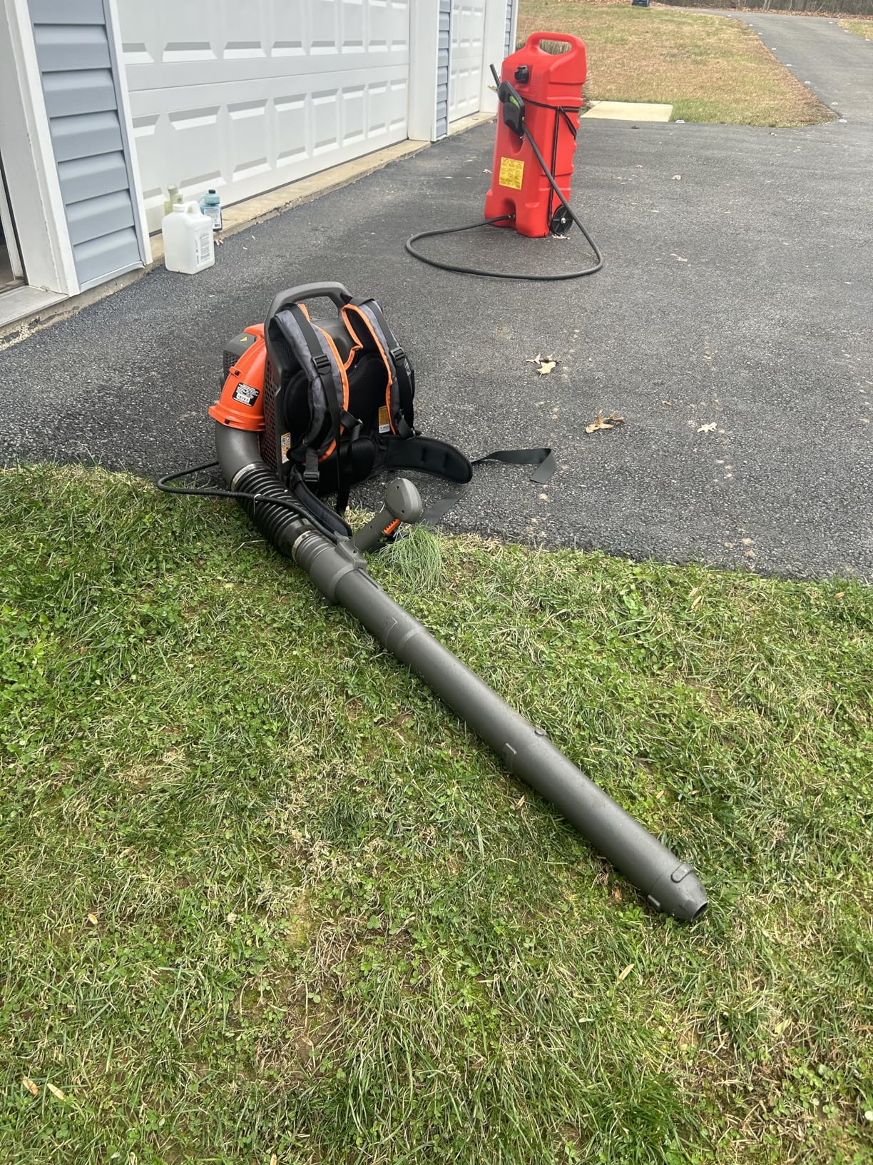 Husqvarna 150BT Gas Leaf Blower, 51-cc 2.16-HP 2-Cycle Backpack Leaf Blower, 765-CFM, 270-MPH customer photo 1