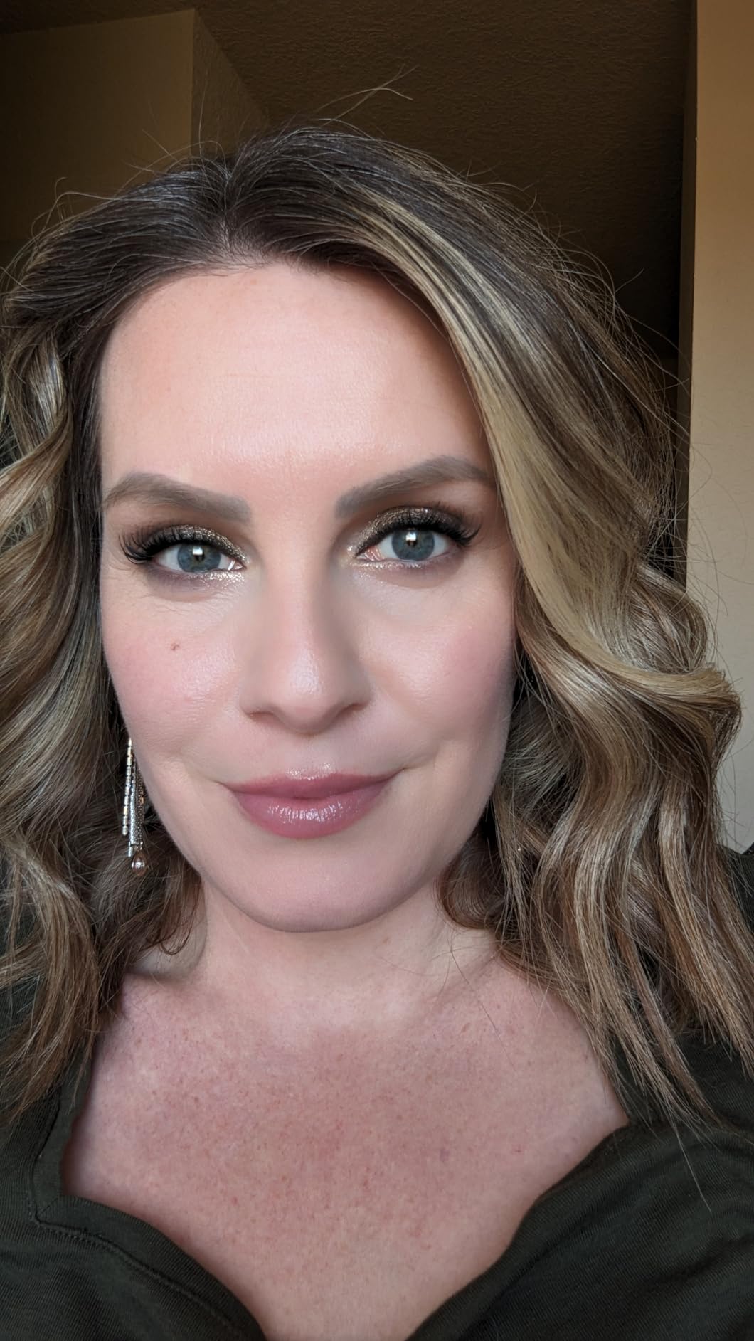 Urban Decay Naked Mini Eyeshadow Palette - 6 Multi-use Shades, Ultra-Blendable, Lasts Up to 12 Hours, Crease-free, Matte Shimmer or Metallic Colors, Compact, Travel Size, Cruelty Free, Vegan Customer Review Urban Decay Naked Mini Eyeshadow Palette - 6 Multi-use Shades, Ultra-Blendable, Lasts Up to 12 Hours, Crease-free, Matte Shimmer or Metallic Colors, Compact, Travel Size, Cruelty Free, Vegan - Customer Photo 2