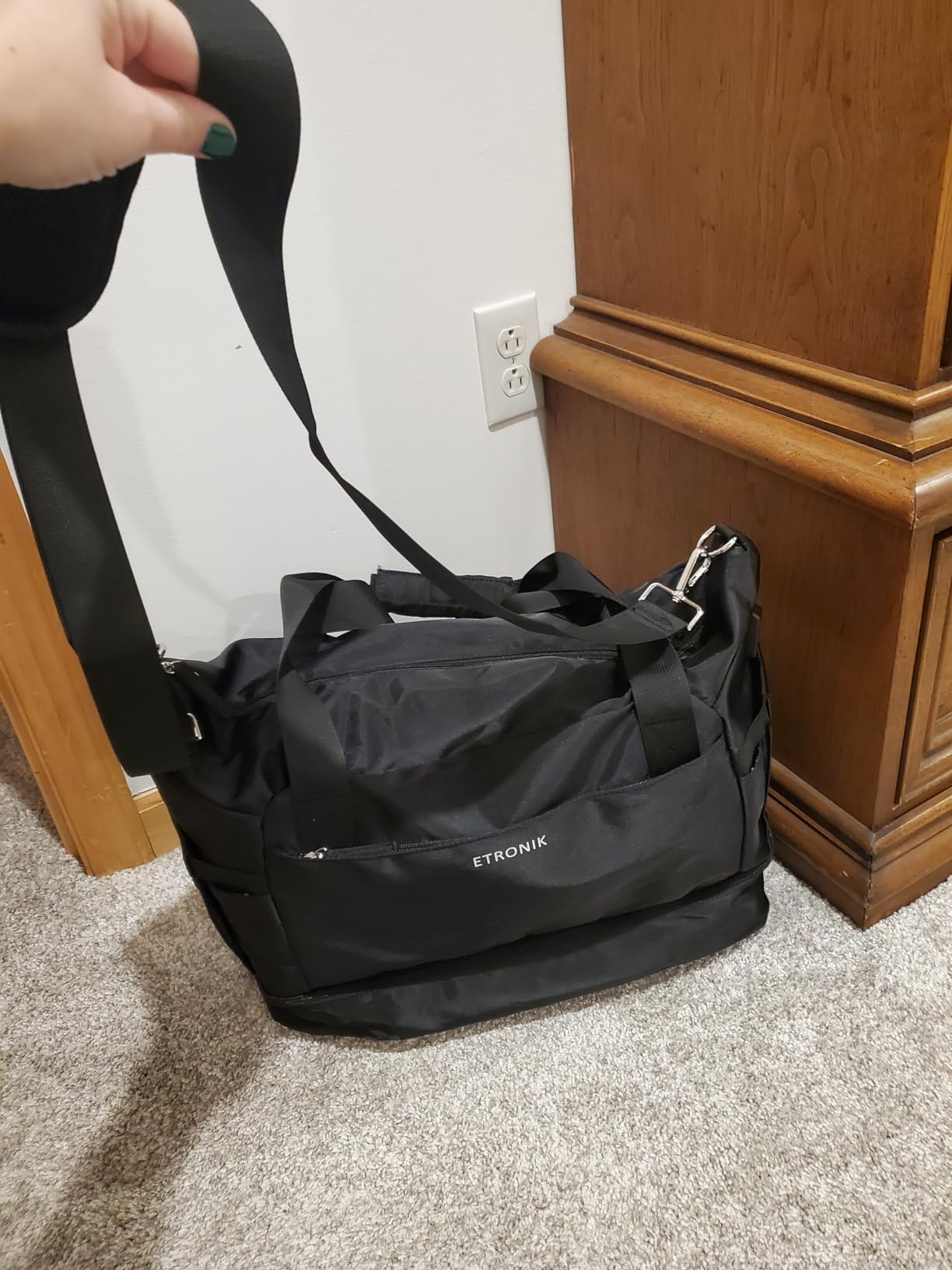 ETRONIK Gym Bag for Women, Personal Item Travel Bag with Shoes Compartment, Weekender Overnight Duffel Bag with Wet Pocket & USB Charging Port, Carry On Bag for Women, Travel, Gym, Weekend (Beige) Customer Review ETRONIK Gym Bag for Women, Personal Item Travel Bag with Shoes Compartment, Weekender Overnight Duffel Bag with Wet Pocket & USB Charging Port, Carry On Bag for Women, Travel, Gym, Weekend (Beige) - Customer Photo 1