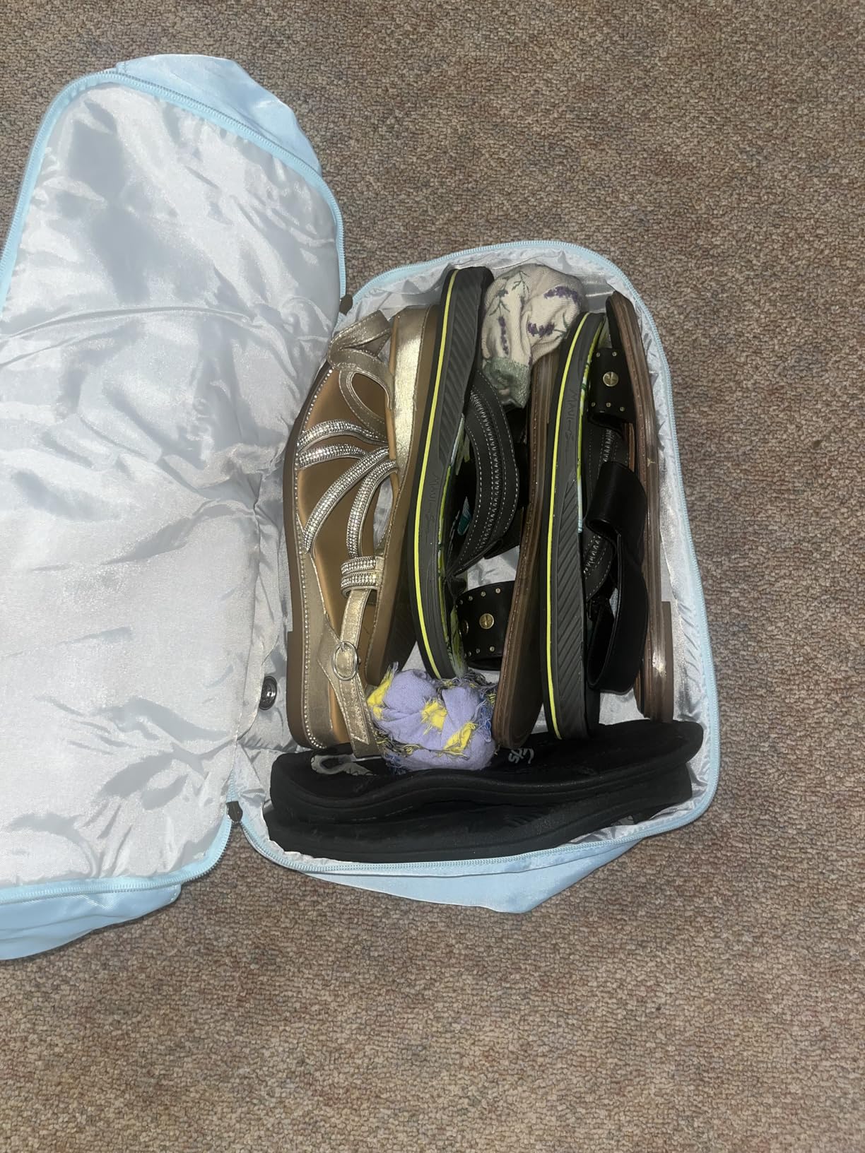 ETRONIK Gym Bag for Women, Personal Item Travel Bag with Shoes Compartment, Weekender Overnight Duffel Bag with Wet Pocket & USB Charging Port, Carry On Bag for Women, Travel, Gym, Weekend (Beige) Customer Review ETRONIK Gym Bag for Women, Personal Item Travel Bag with Shoes Compartment, Weekender Overnight Duffel Bag with Wet Pocket & USB Charging Port, Carry On Bag for Women, Travel, Gym, Weekend (Beige) - Customer Photo 2